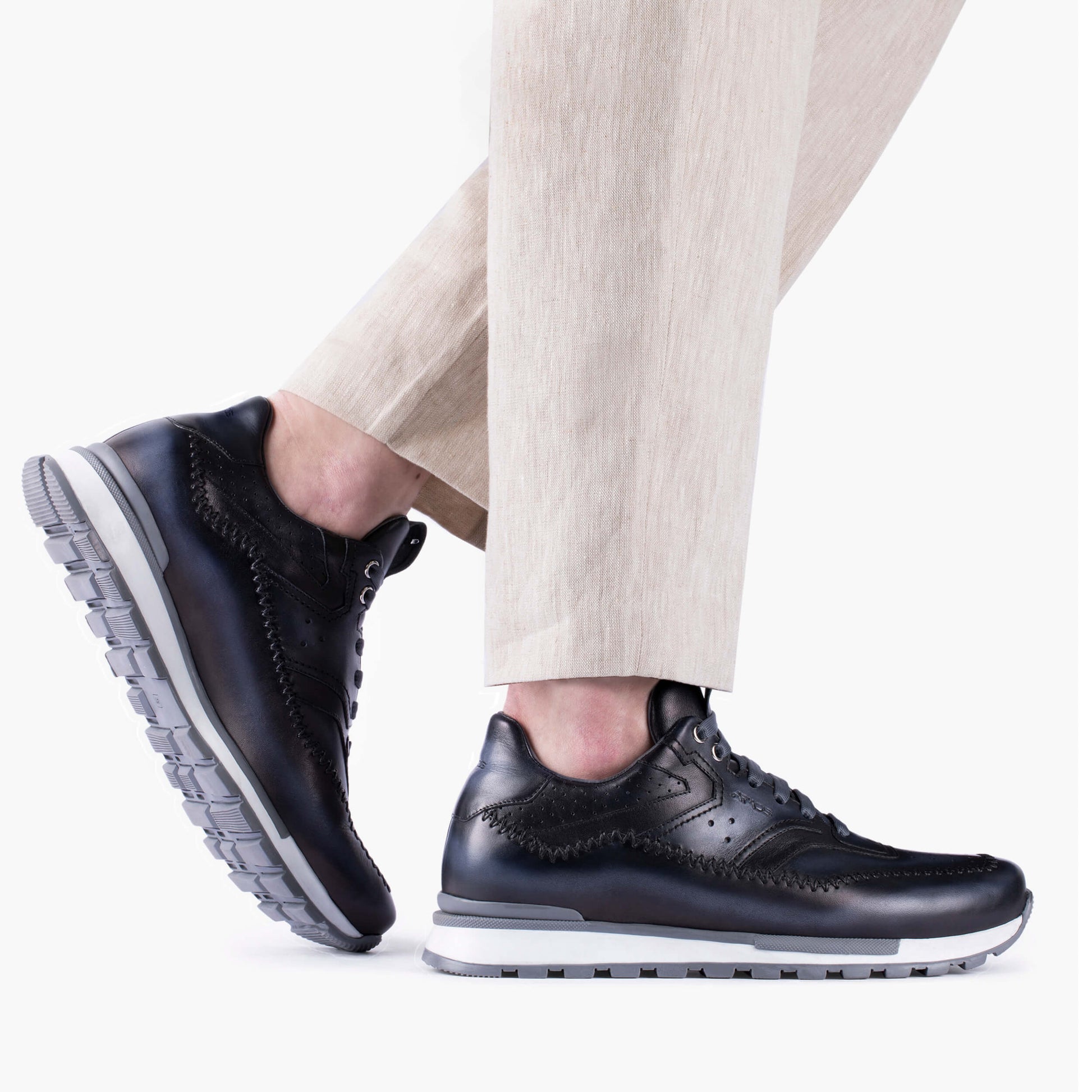 Մուգ մոխրագույն սպորտայիններ