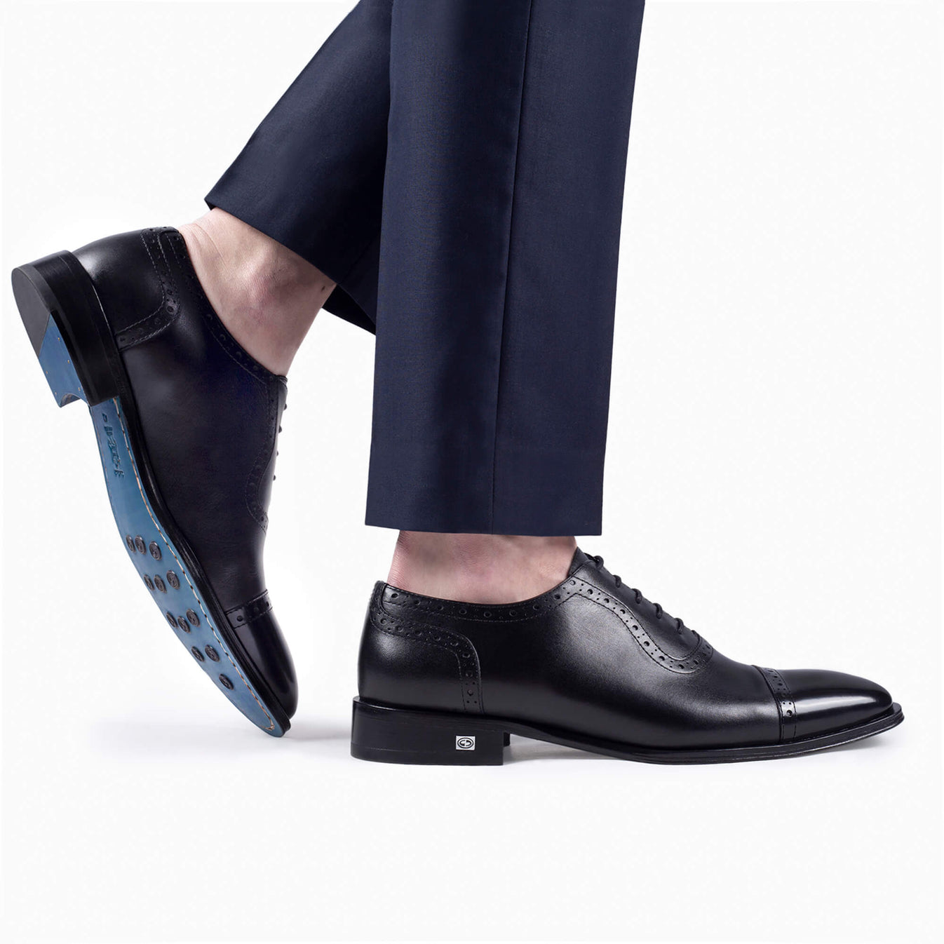 Սև կաշվե կոշիկներ