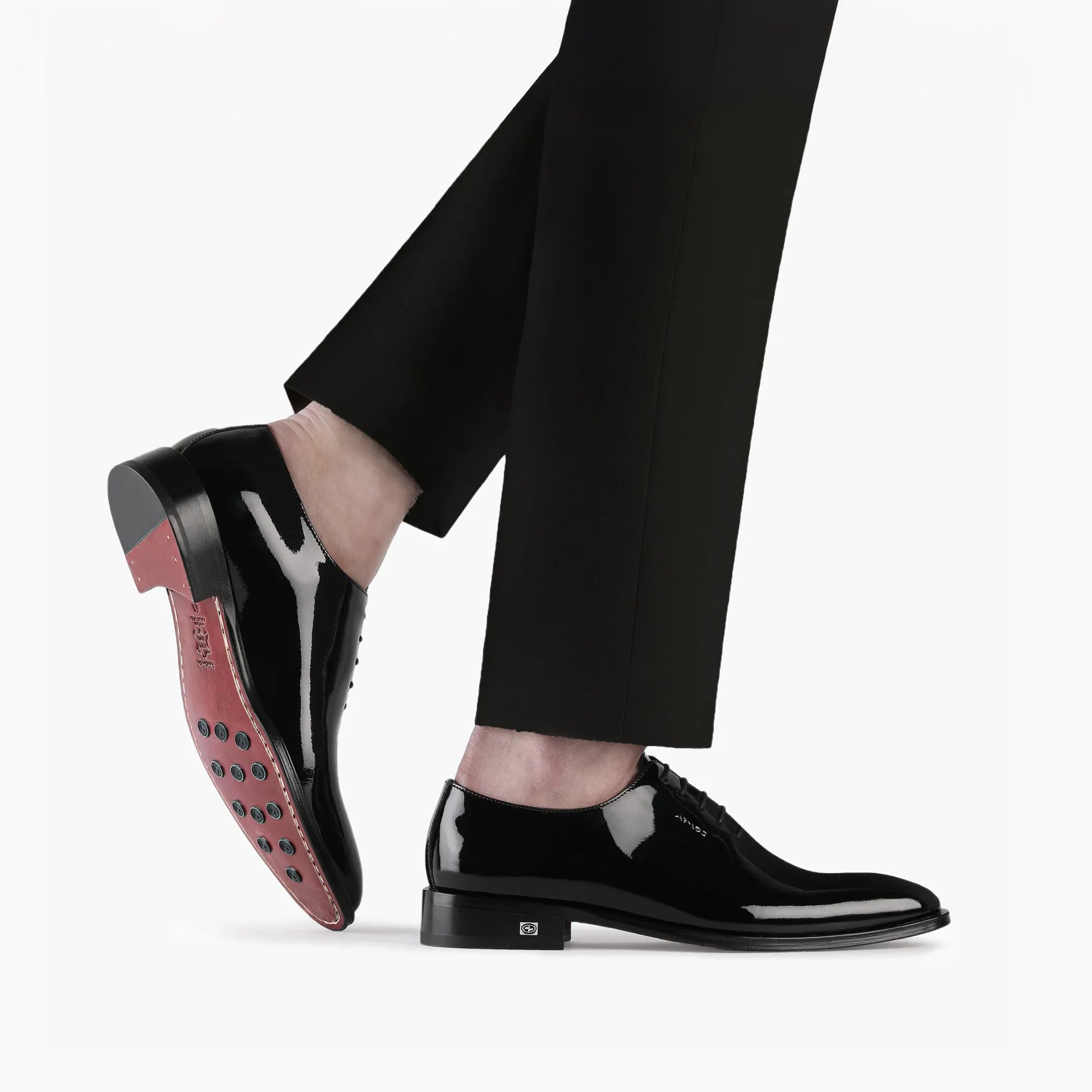 Սև լաքապատ կոշիկներ