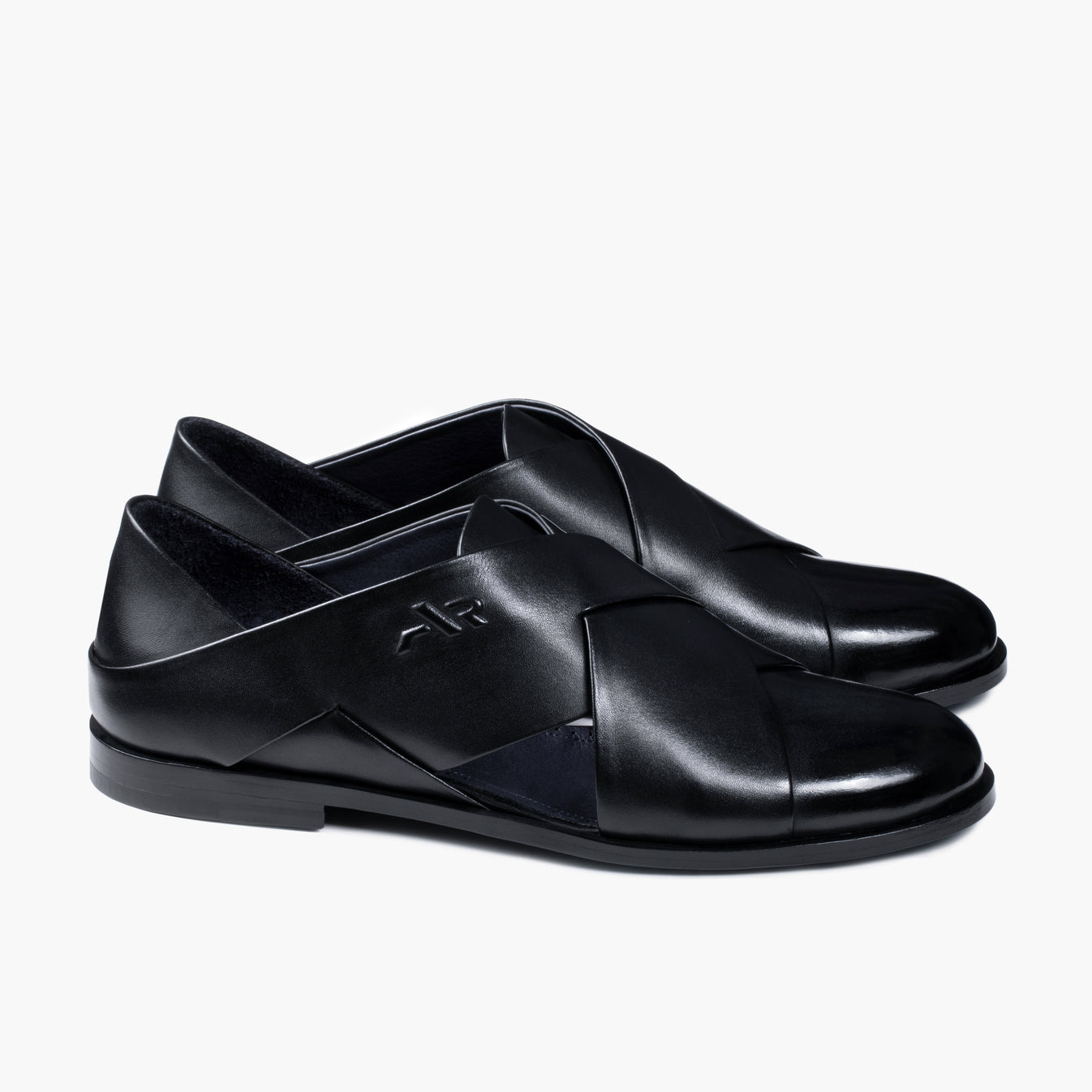 Սև սանդալներ