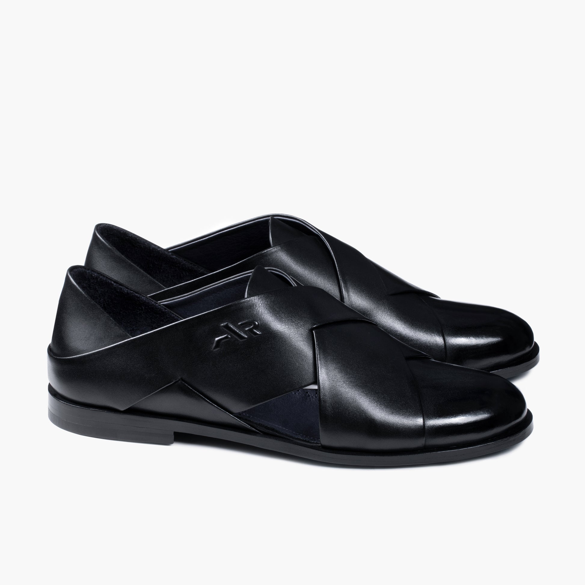 Սև սանդալներ