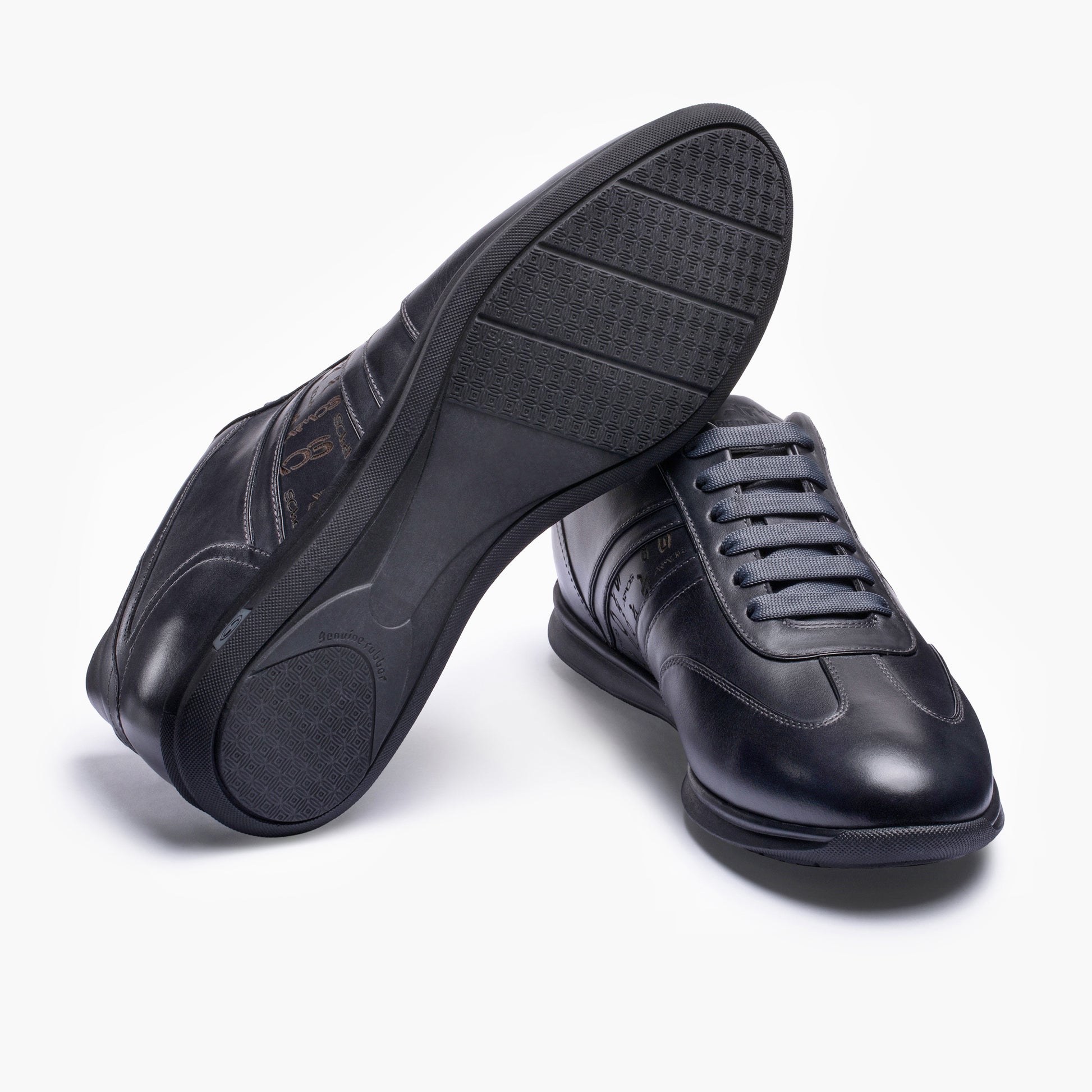 Մուգ կապույտ սպորտային կոշիկներ