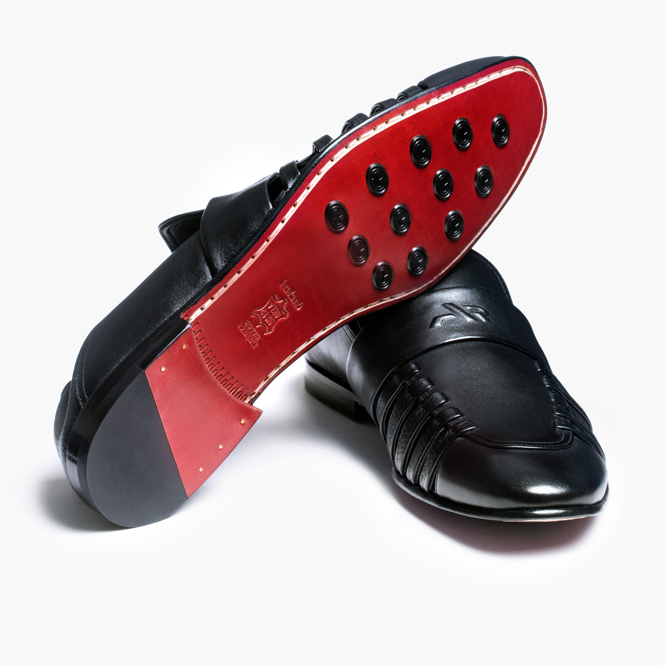 Սև կաշվե սանդալներ