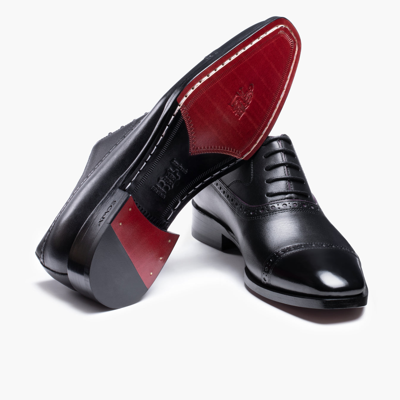 Մանուշակագույն քուղերով կոշիկներ