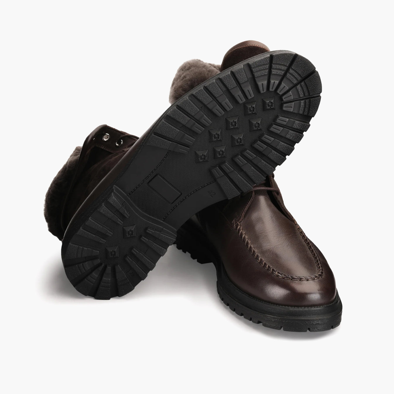 Շագանակագույն երկարաճիտ կոշիկներ մորթիով