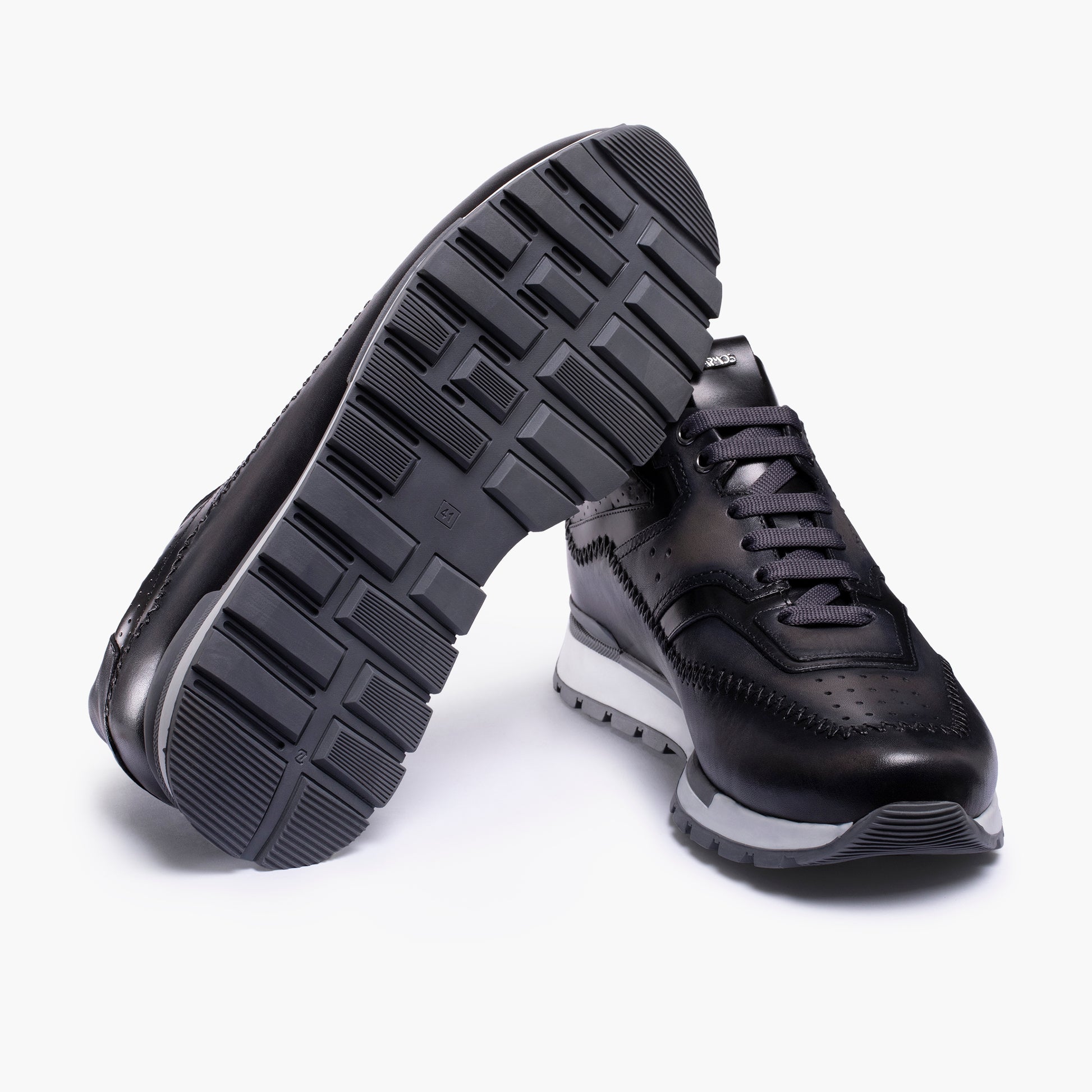 Մուգ մոխրագույն սպորտայիններ