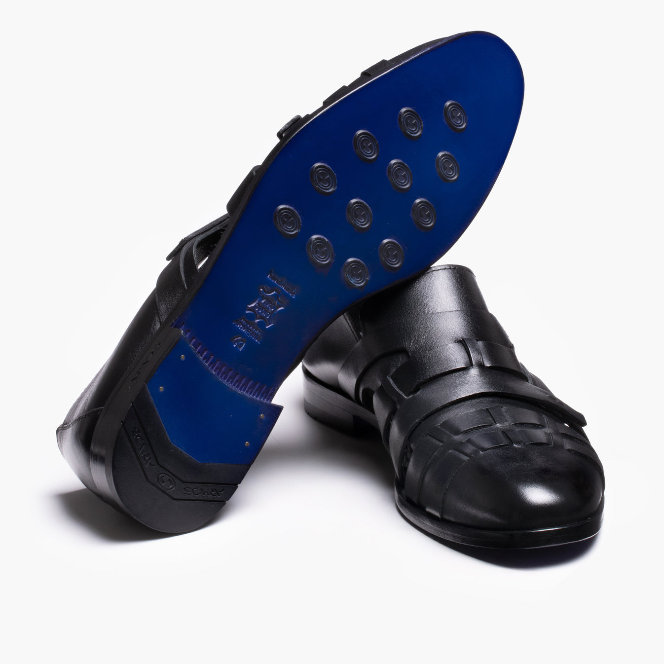 Կաշվե սև սանդալներ