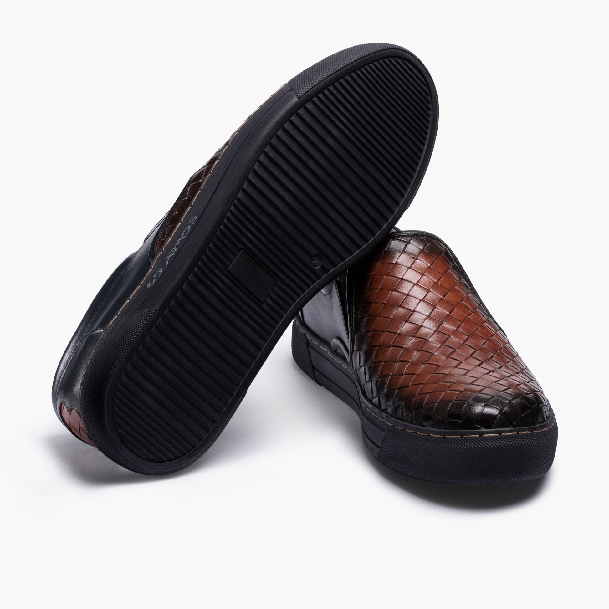 Հյուսված սպորտային կոշիկներ