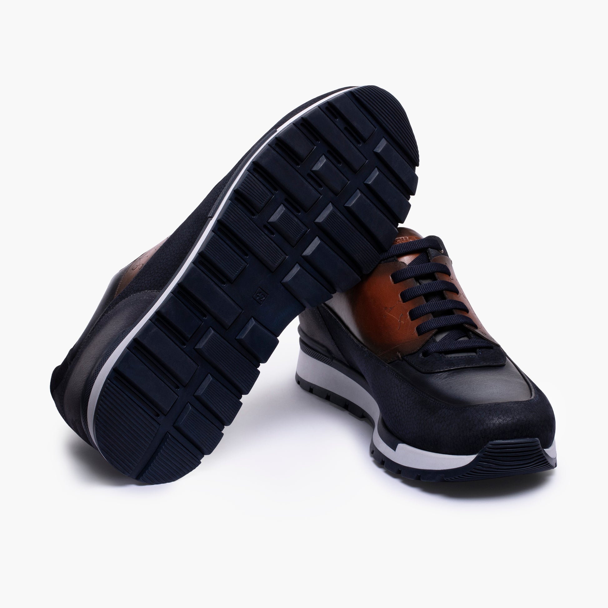 Կապույտ և շագանակագույն սպորտայիններ