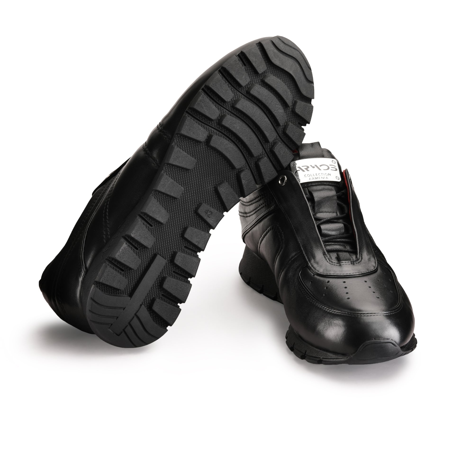 Սև սպորտային կոշիկներ