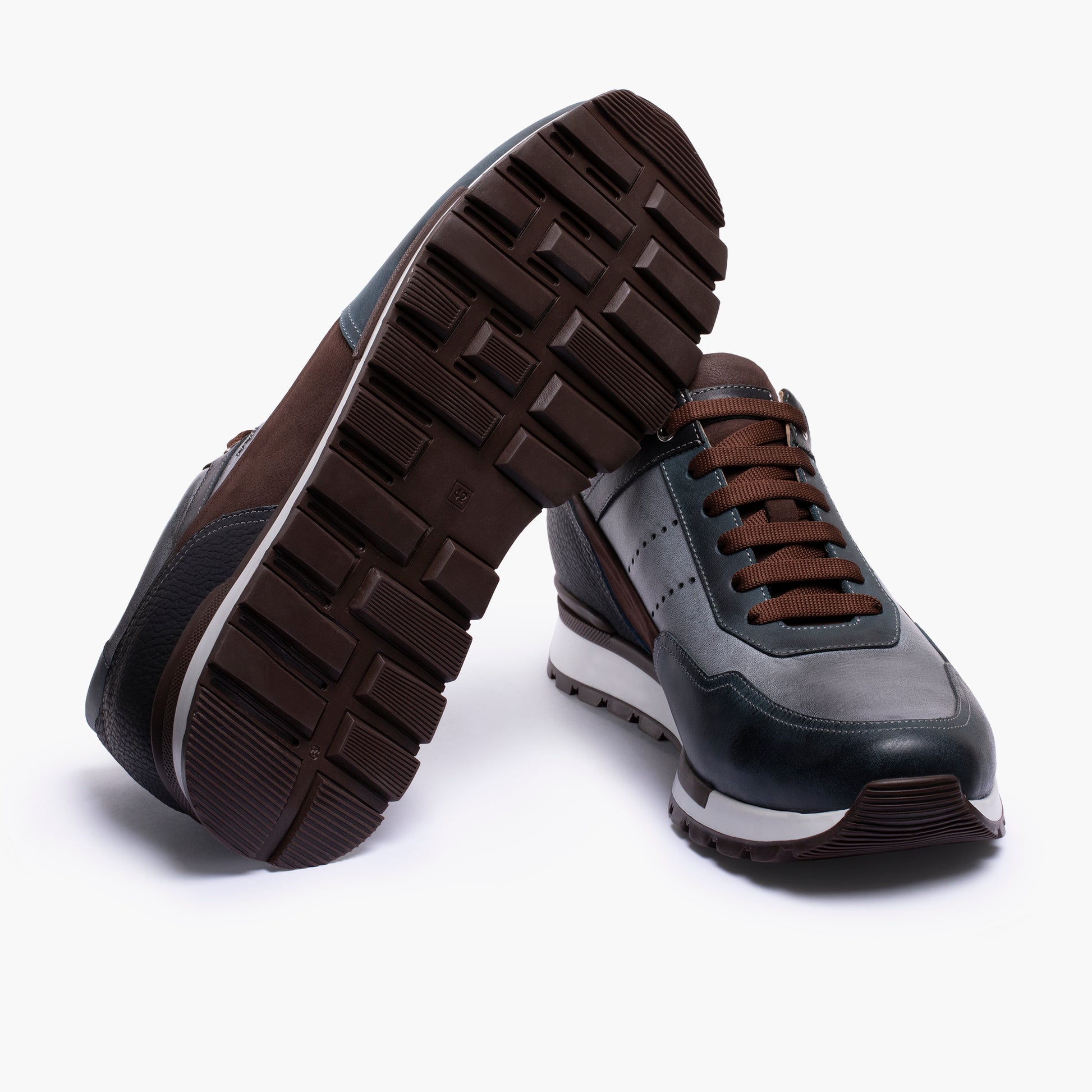 Սպորտայիններ եղնիկի և հորթի կաշվից