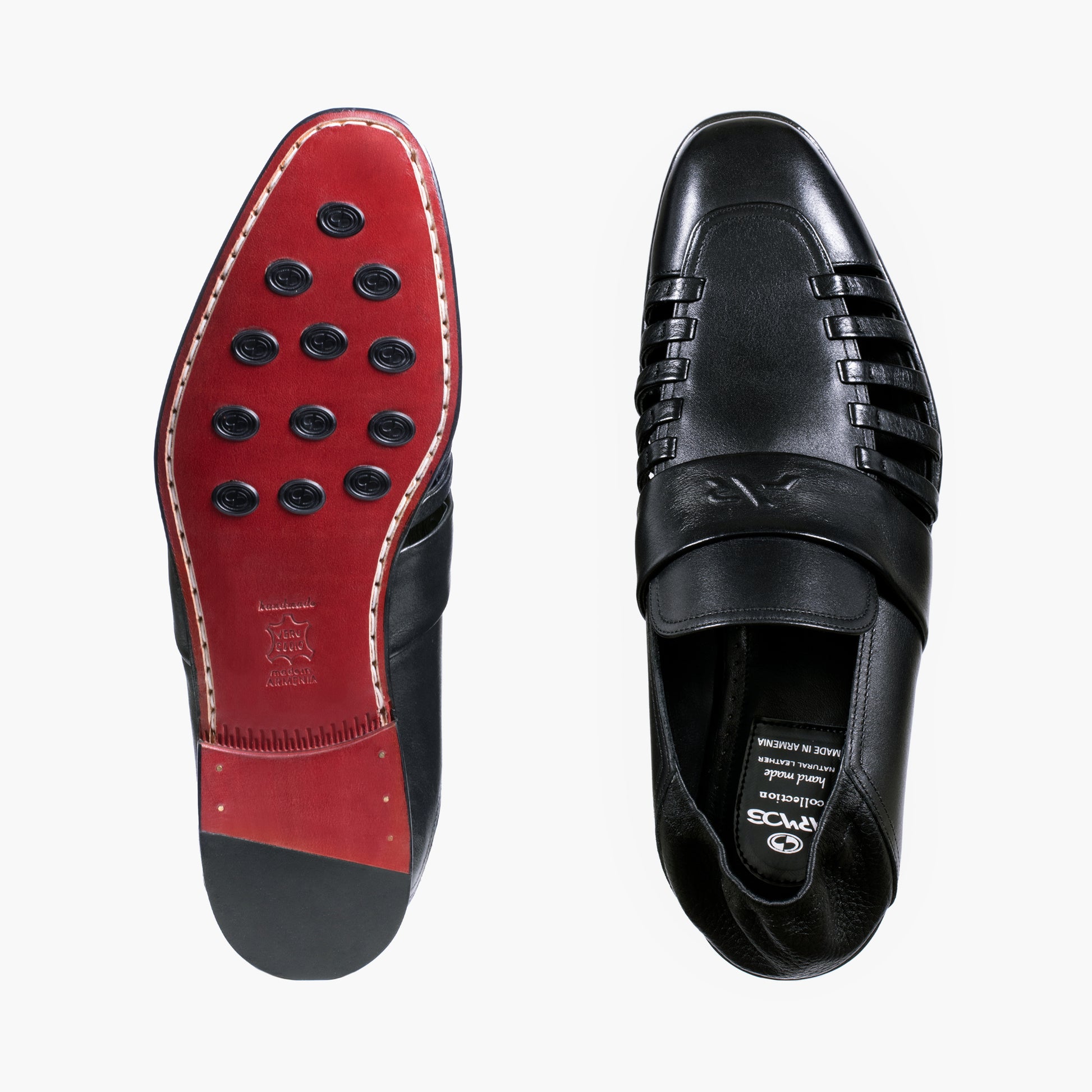 Սև կաշվե սանդալներ