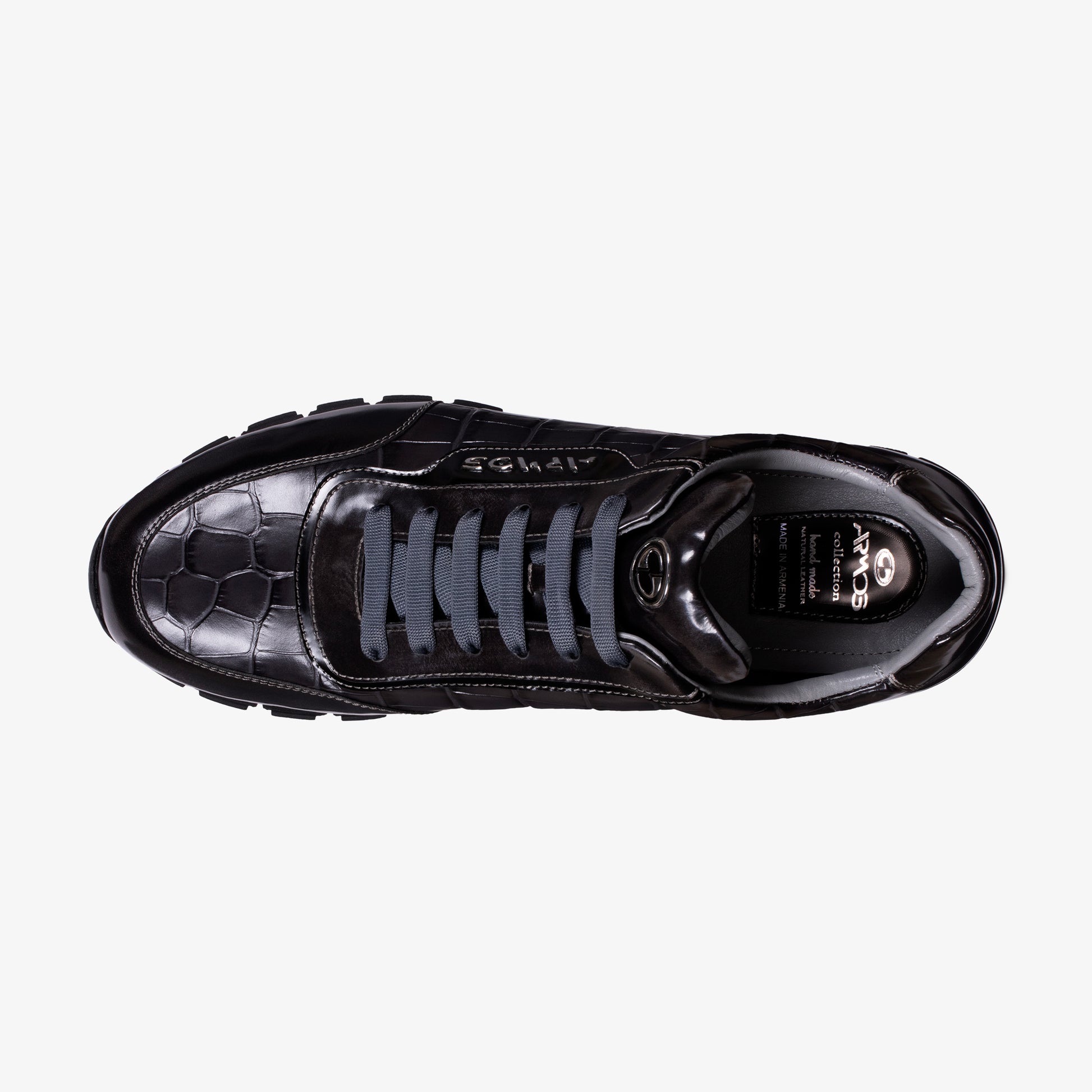 Գորշ գույնի սպորտային կոշիկներ