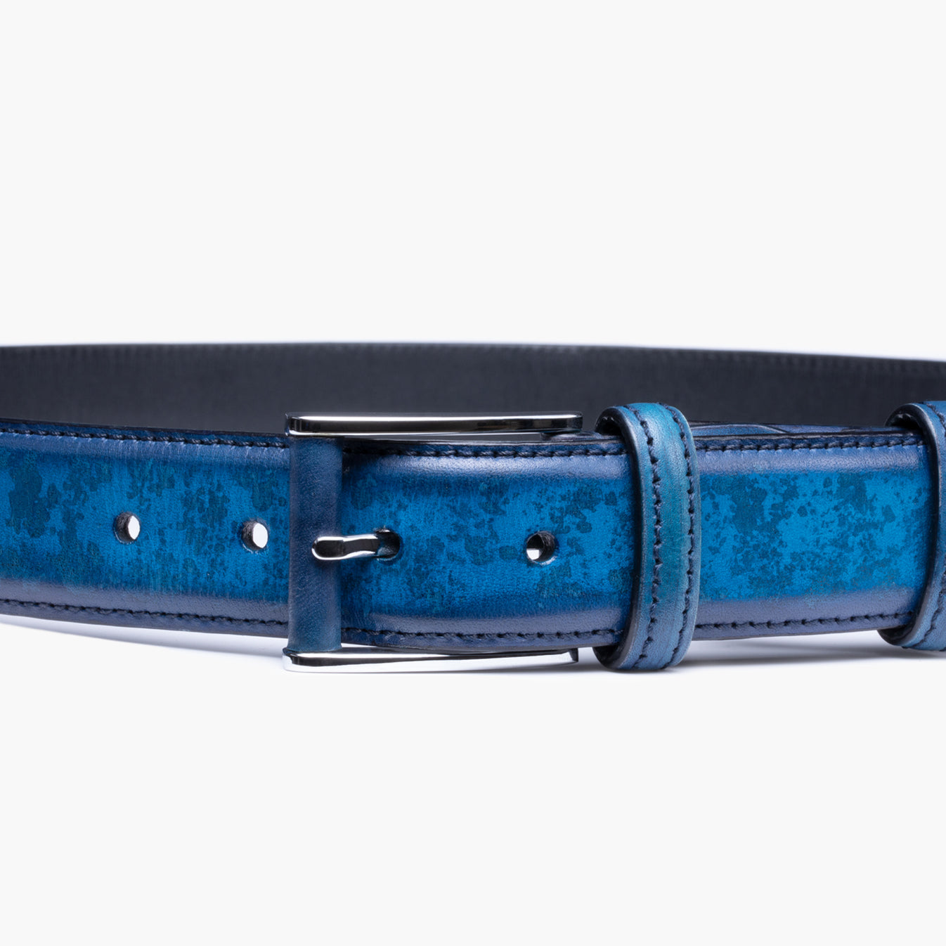 Կապույտ կաշվե գոտի