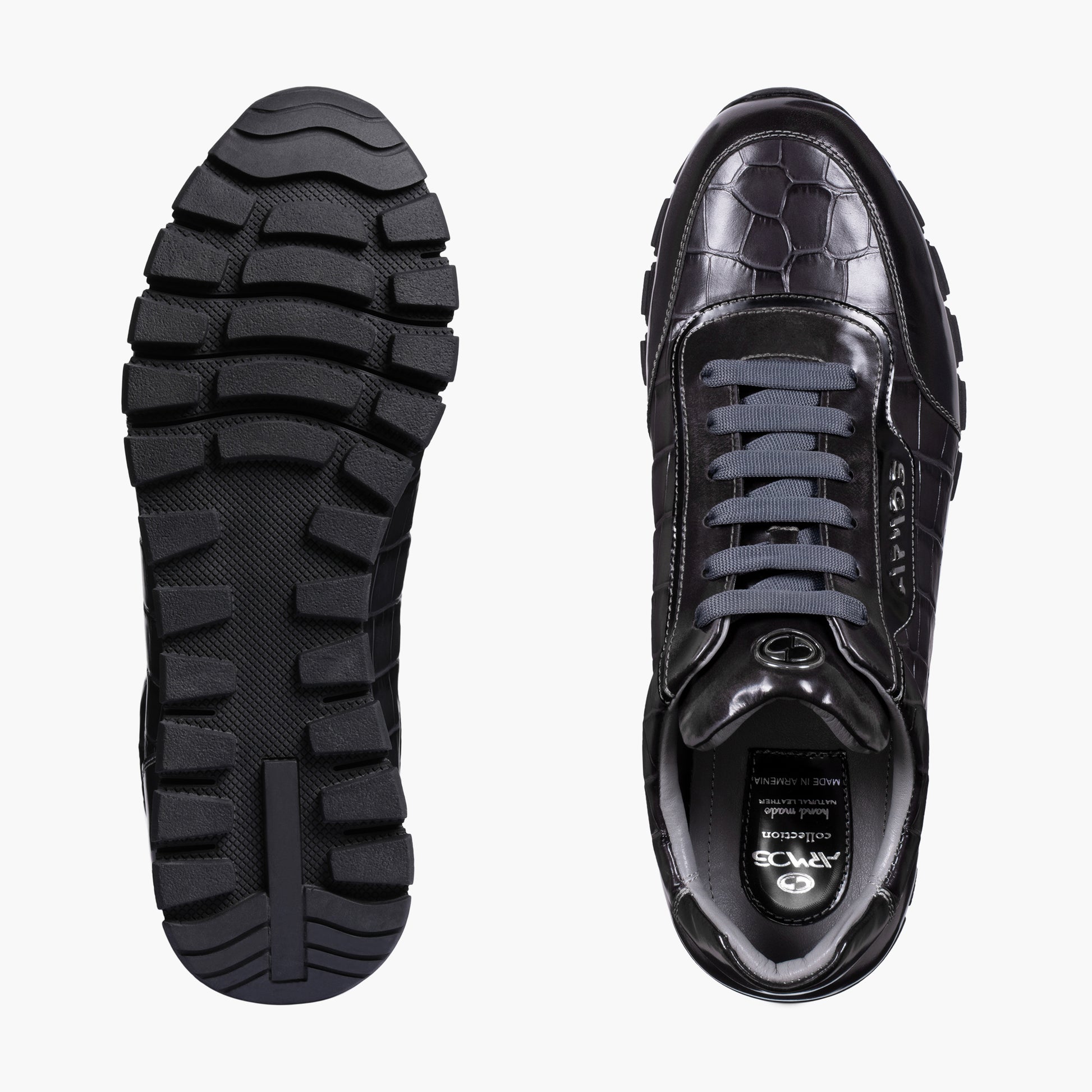 Գորշ գույնի սպորտային կոշիկներ