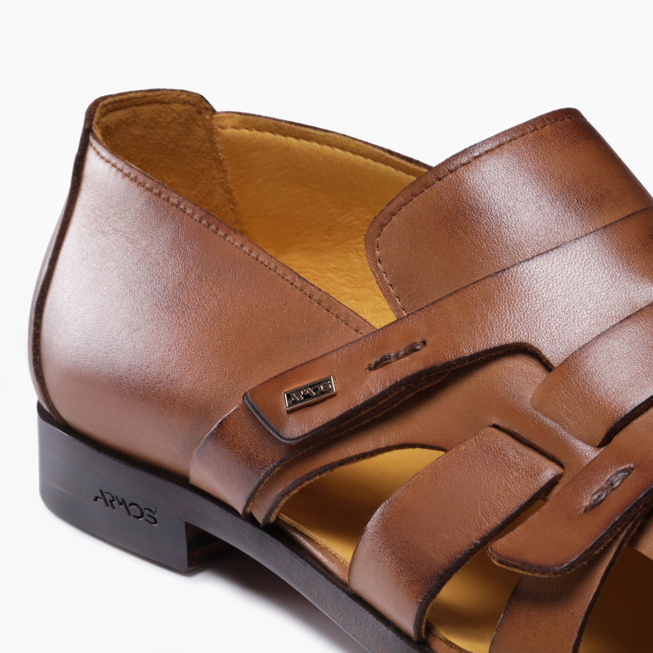 Բաց շագանակագույն սանդալներ