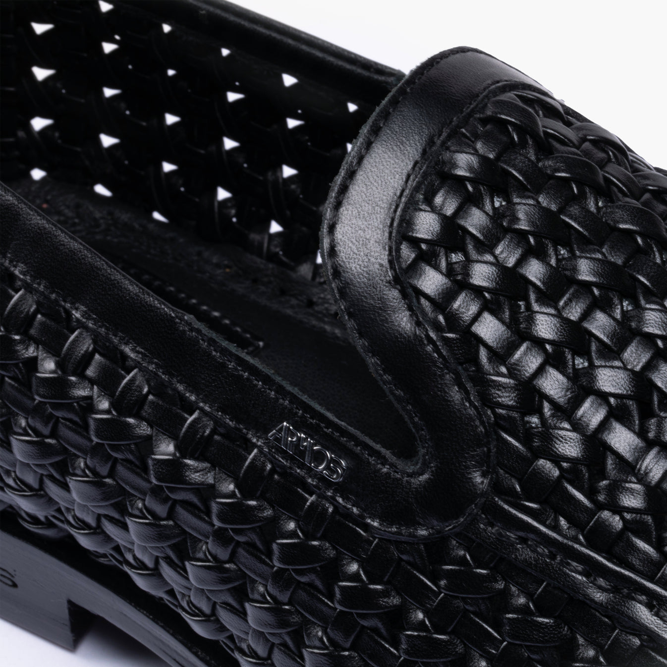 Սև հյուսված լոֆերներ