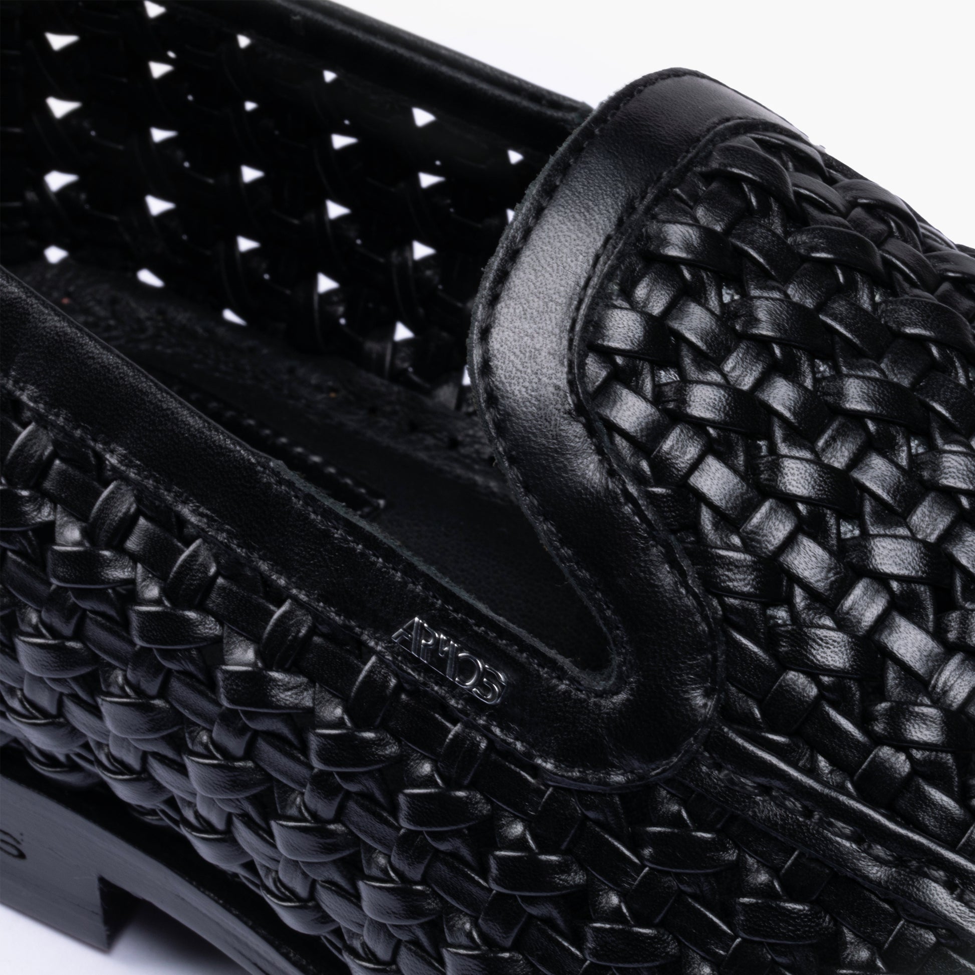 Սև հյուսված լոֆերներ