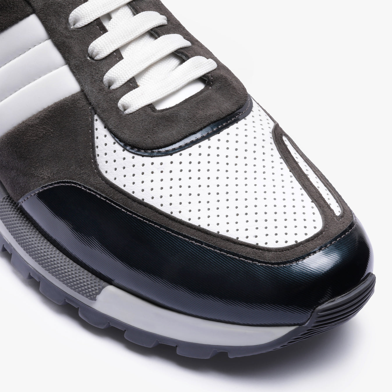 Սպորտայիններ տարբեր կաշիների համադրությամբ