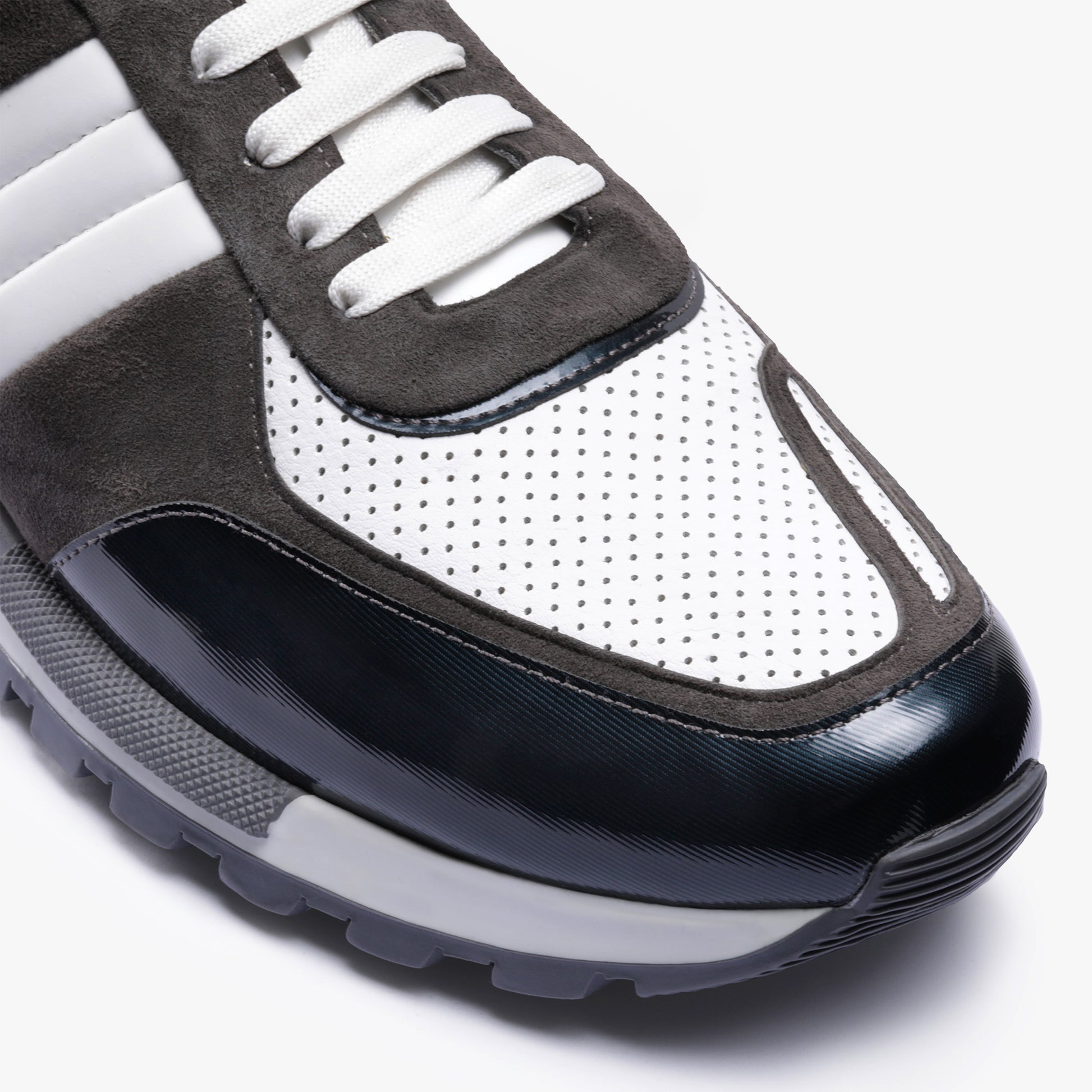 Սպորտայիններ տարբեր կաշիների համադրությամբ