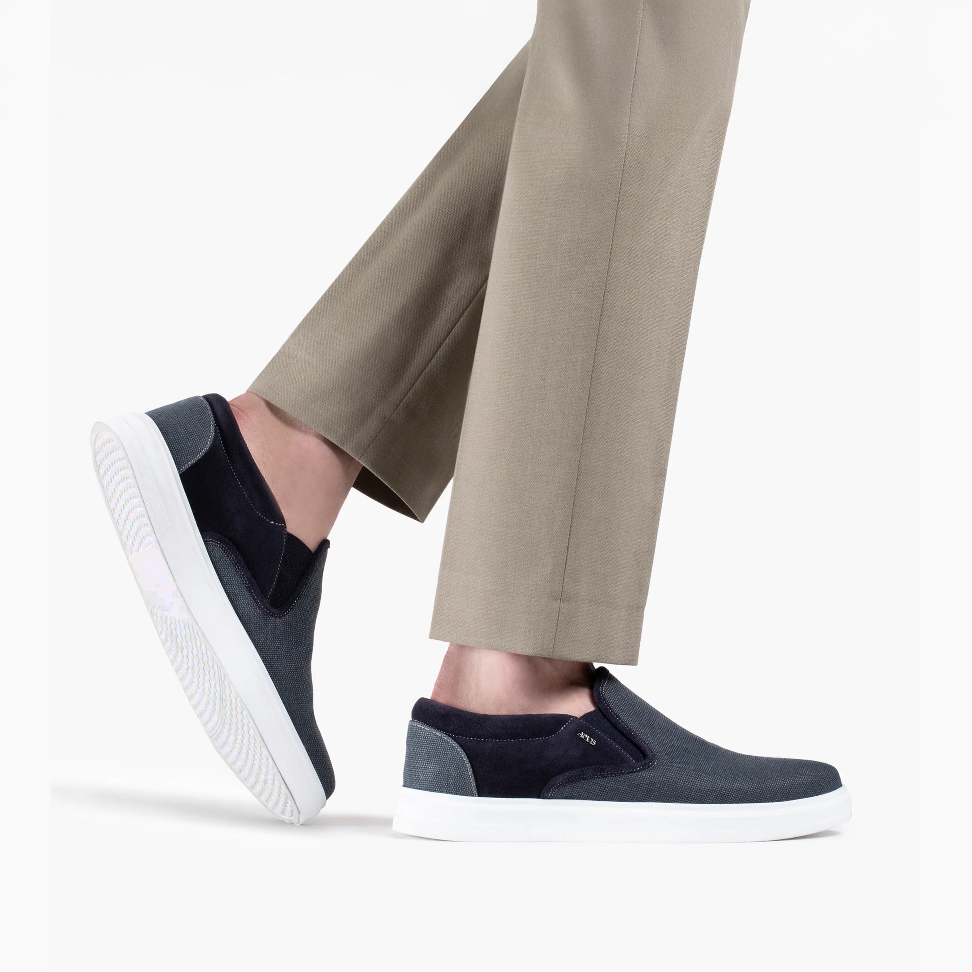 Կապույտ սպորտային կոշիկներ լեոնի մանրաթելերից