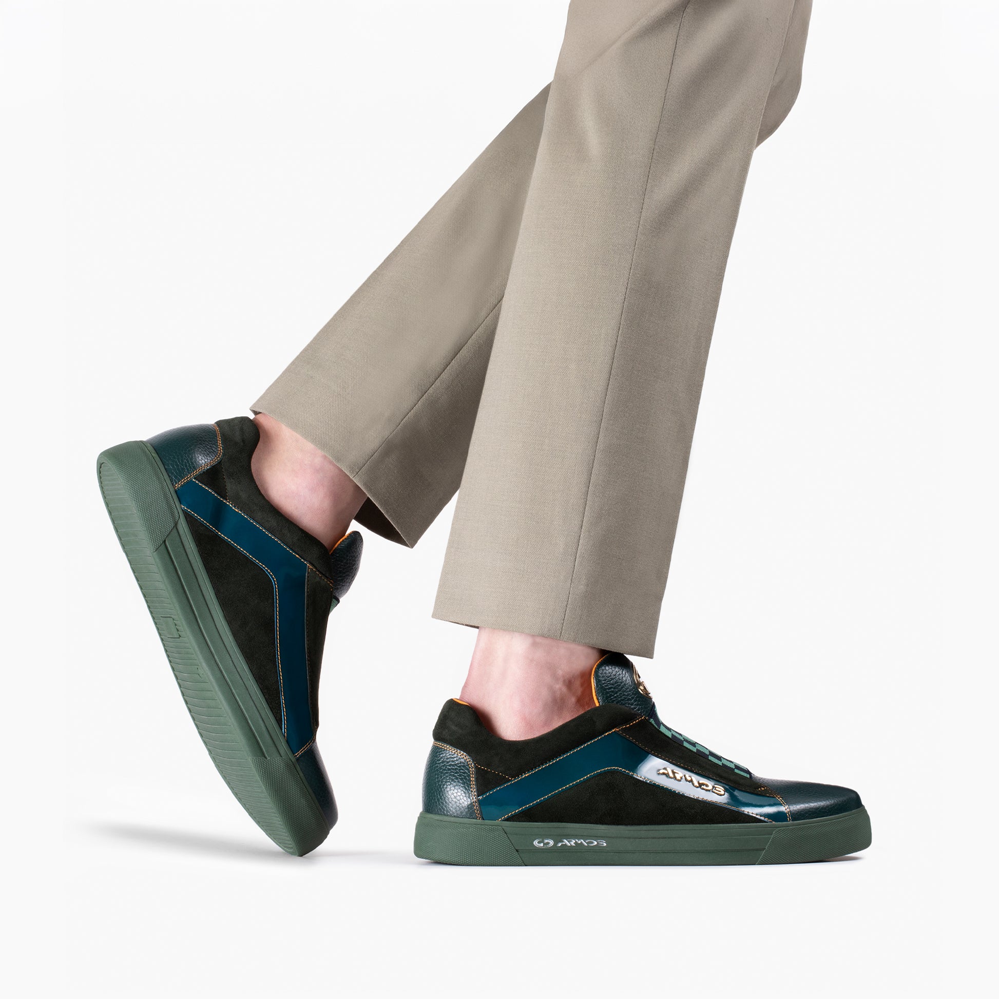 Կապտականաչ սպորտային կոշիկներ