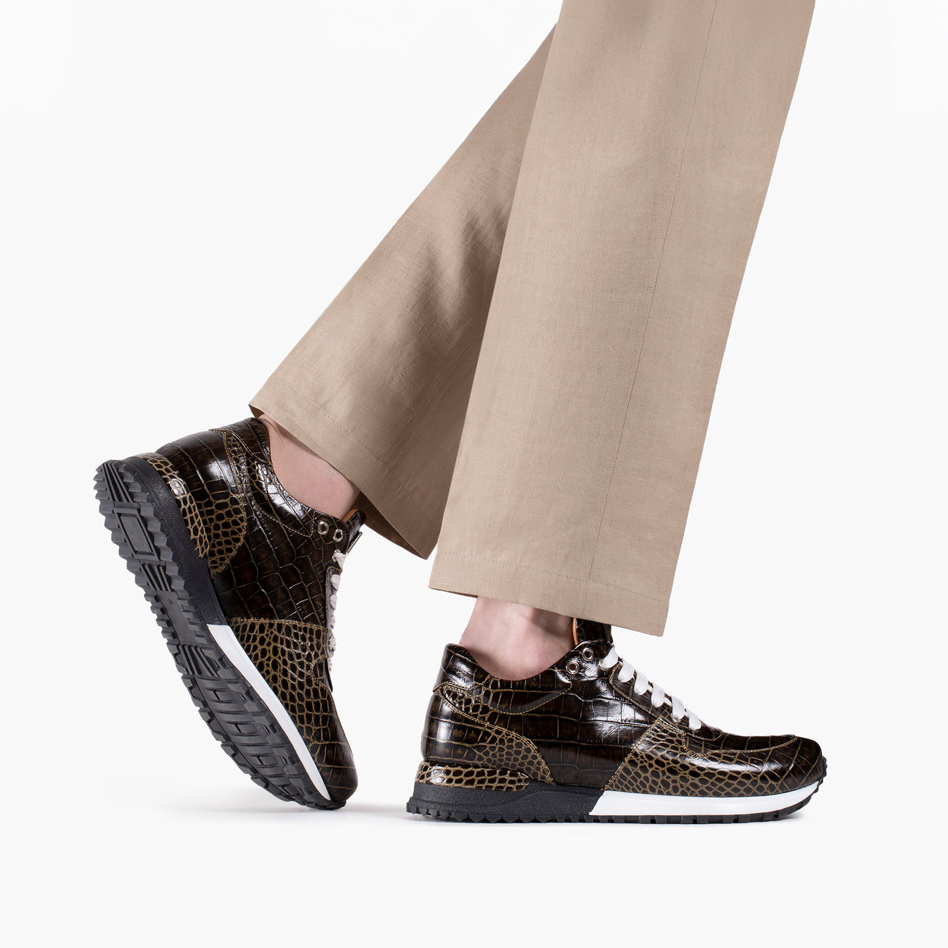 Շագանակագույն սպորտայիններ պրինտով