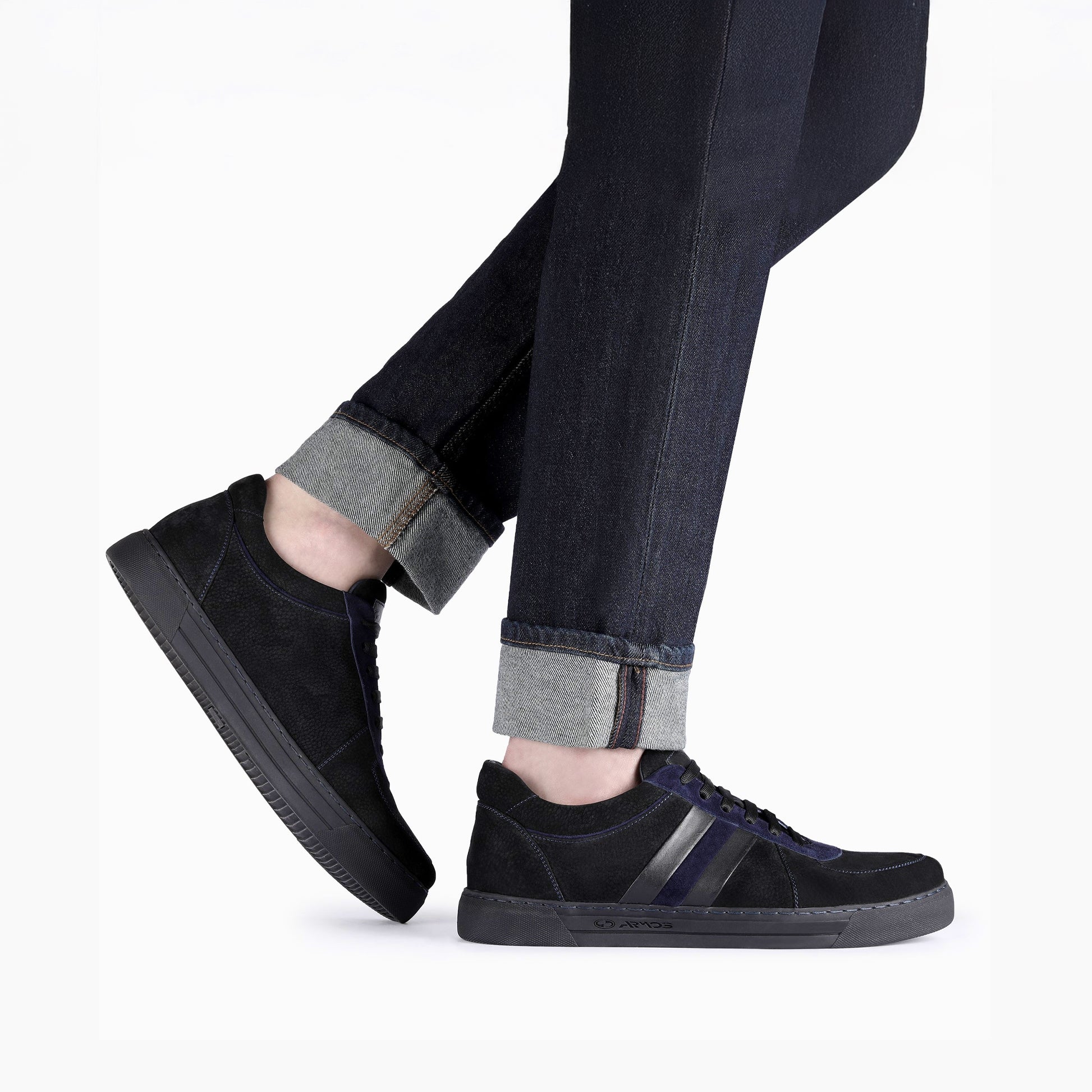 Նուբուկից սպորտային կոշիկներ