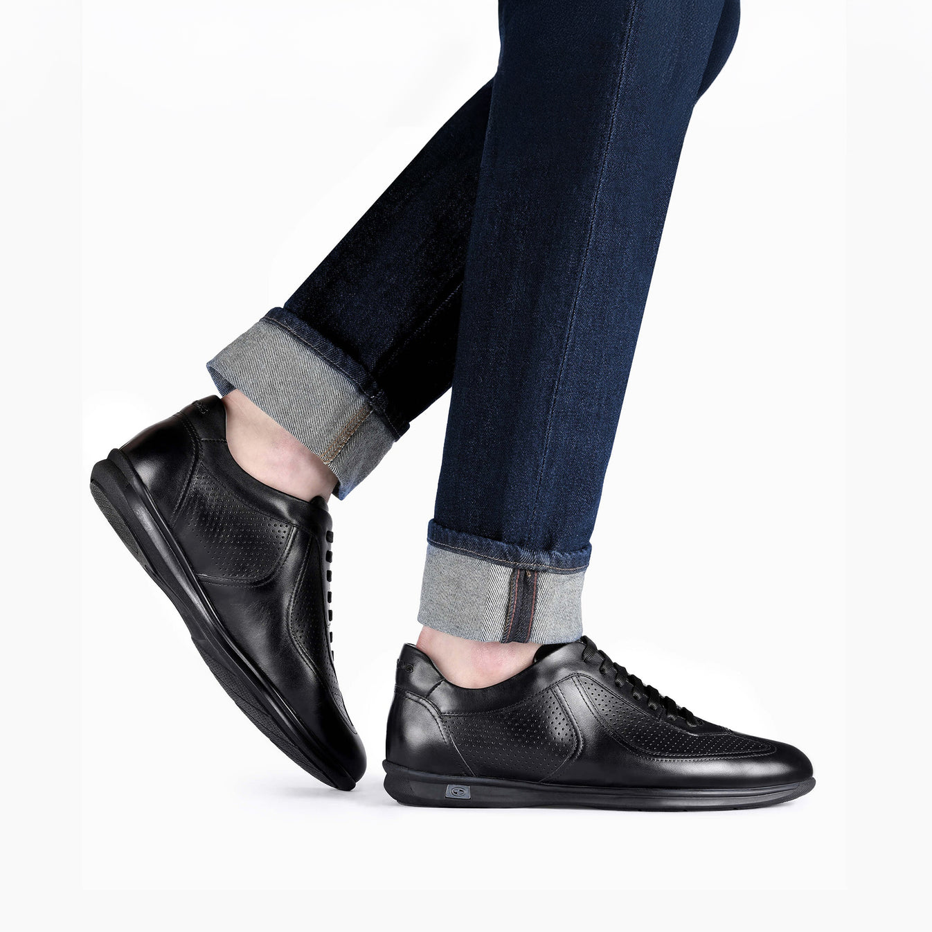 Կիսասպորտային կոշիկ անցքերով