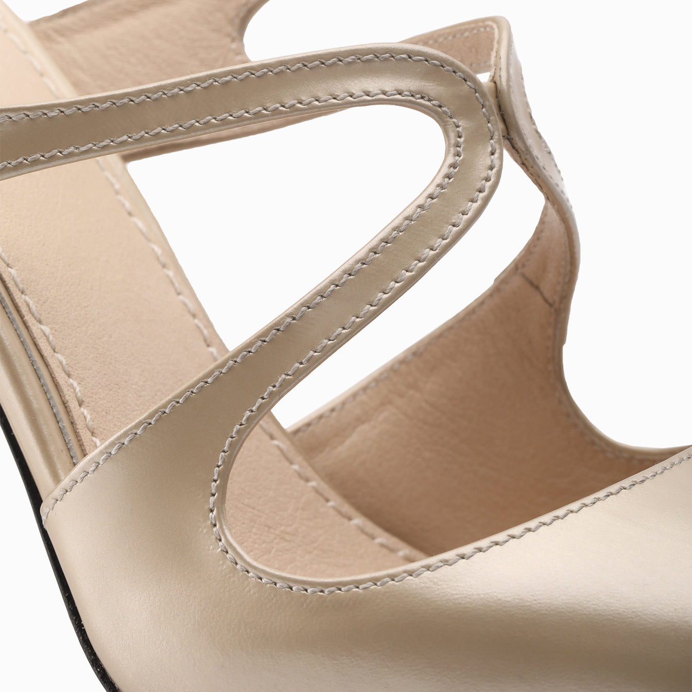 Յուրահատուկ կաթնագույն կոշիկներ