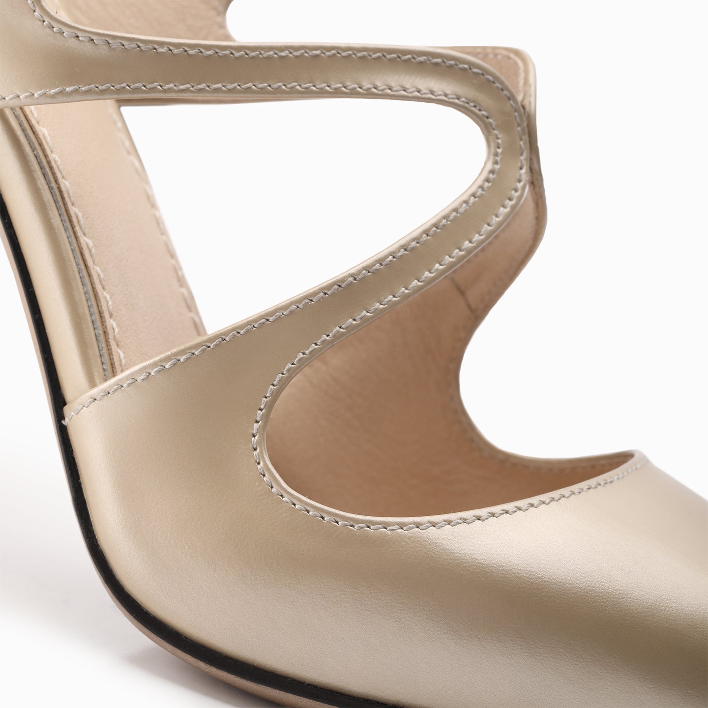 Յուրահատուկ կաթնագույն կոշիկներ