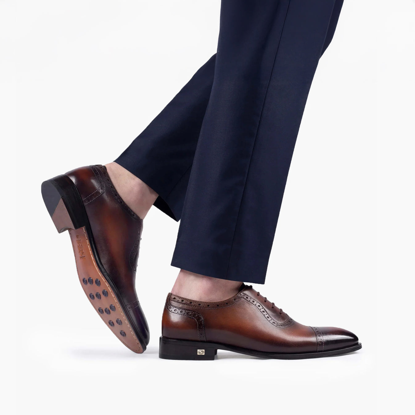 Դասական կոնյակագույն կոշիկներ