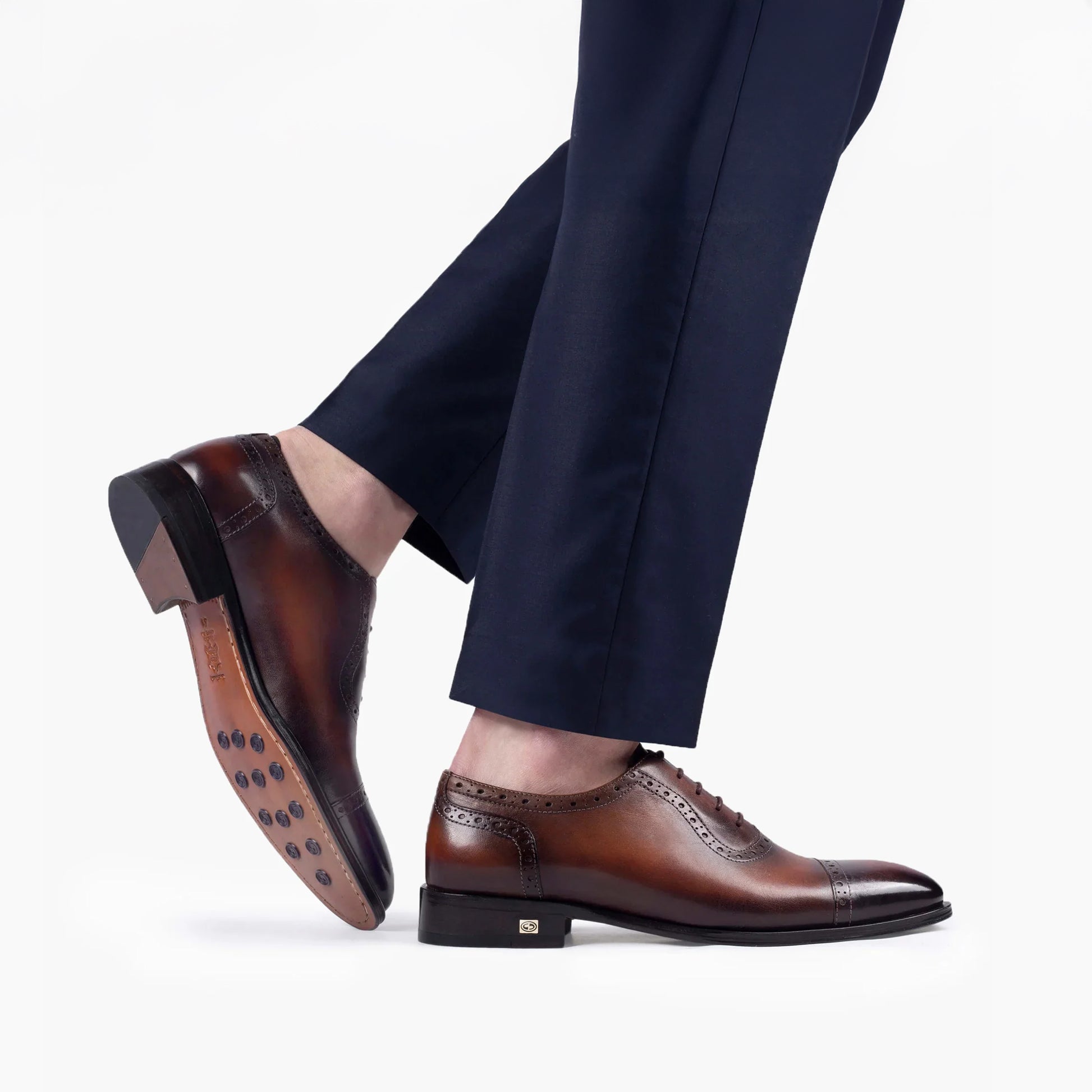 Դասական կոնյակագույն կոշիկներ