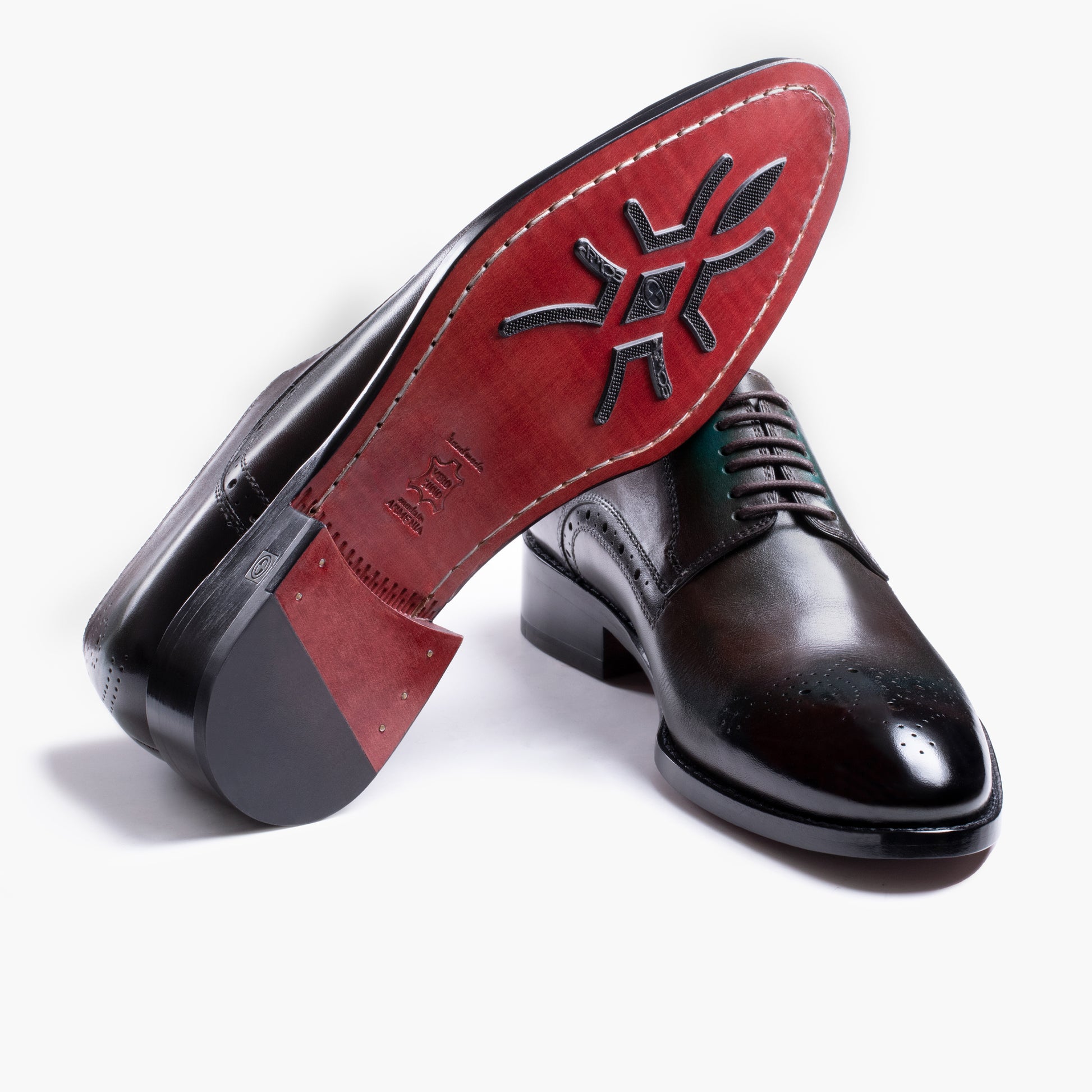 Կանաչ երանգով դերբիներ