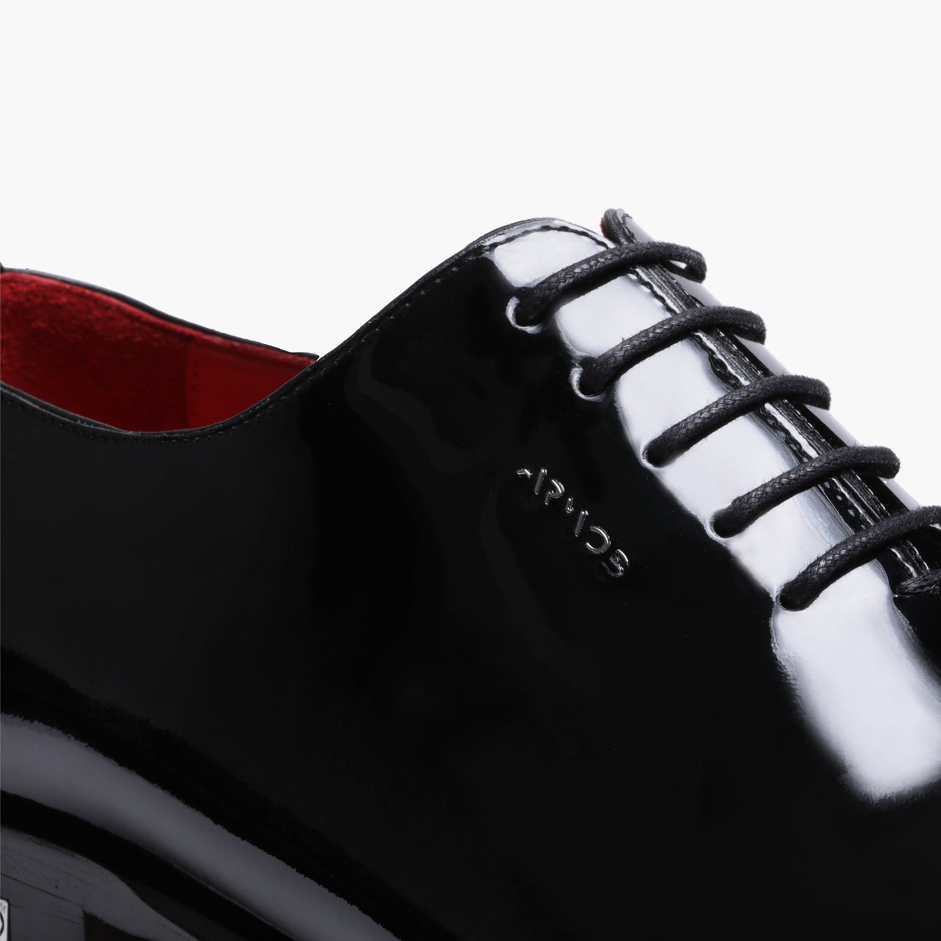 Սև լաքապատ կոշիկներ