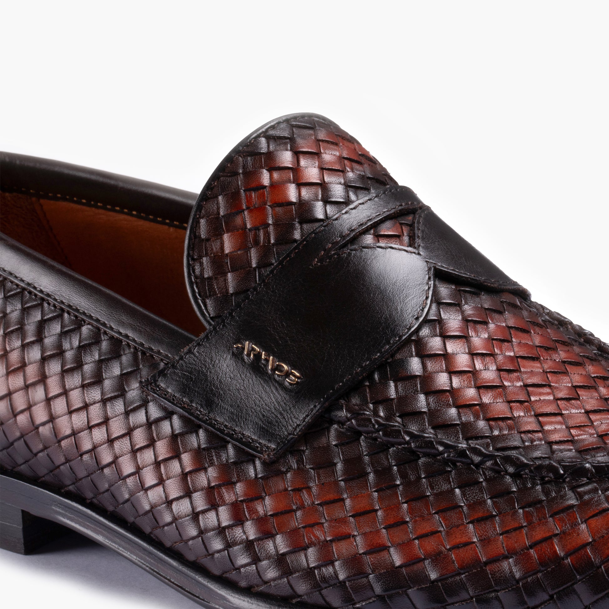 Կոնյակագույն հյուսվածքով պենե լոֆեր