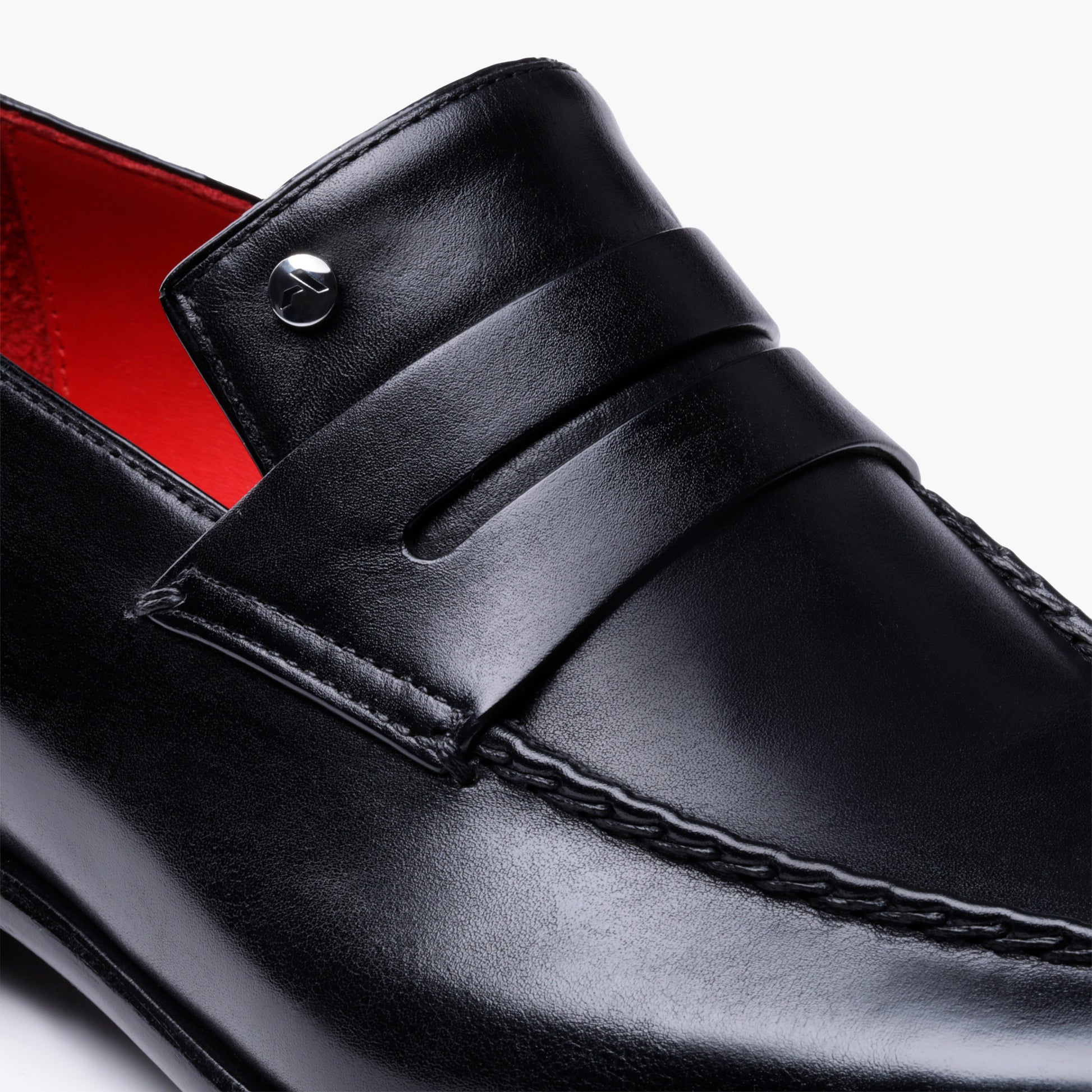 Դասական սև լոֆերներ