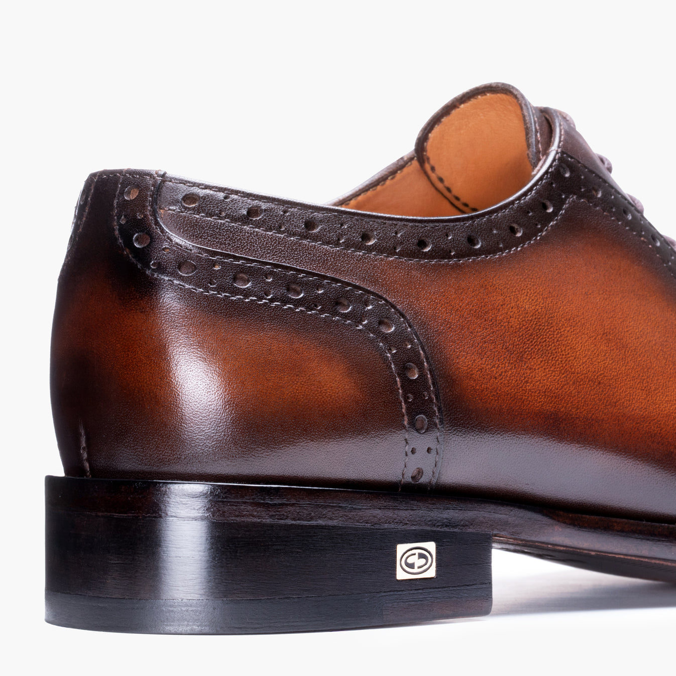 Դասական կոնյակագույն կոշիկներ