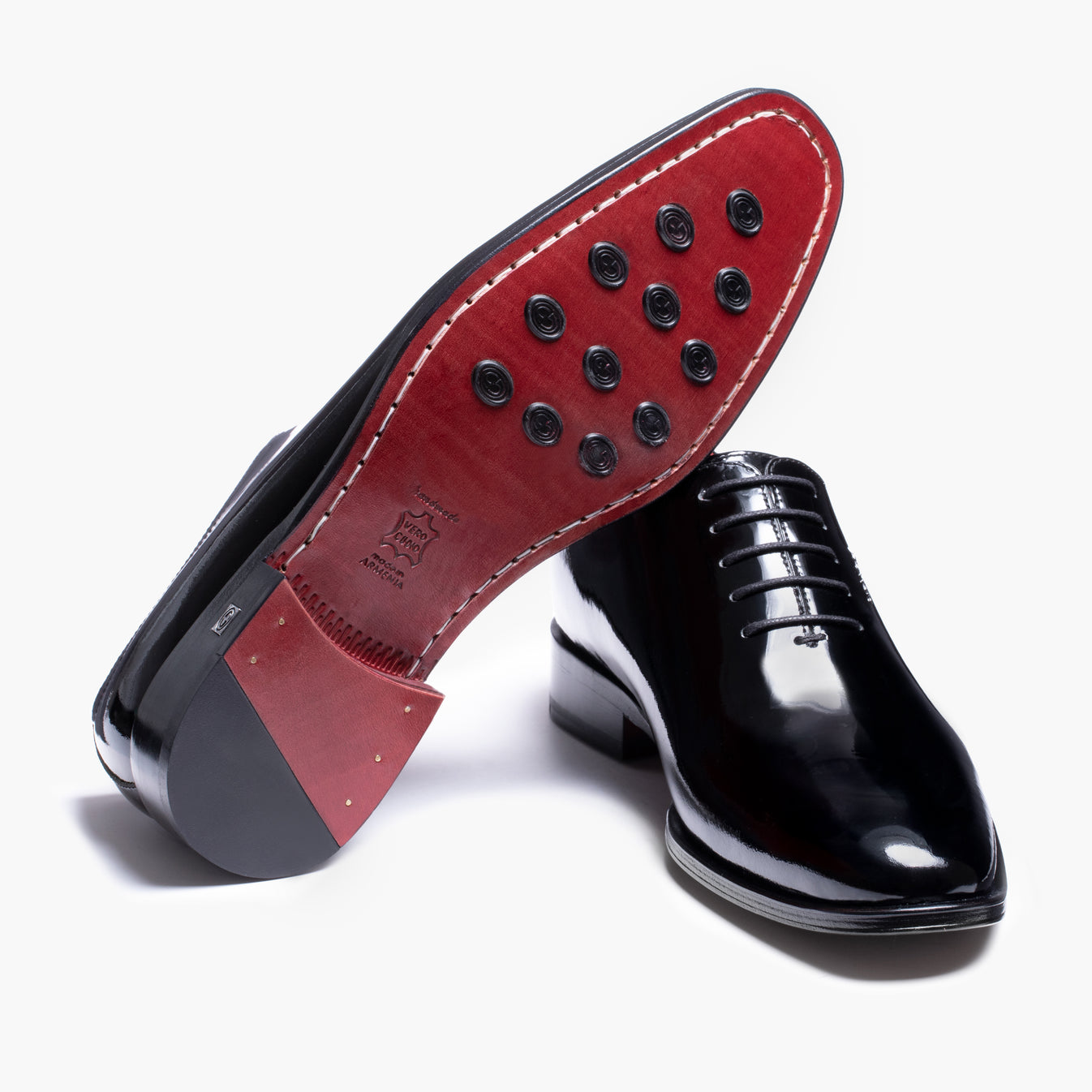 Սև լաքապատ կոշիկներ