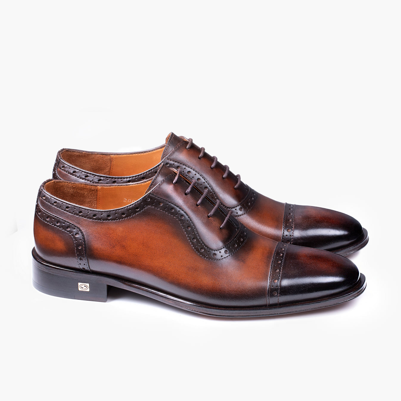 Դասական կոնյակագույն կոշիկներ