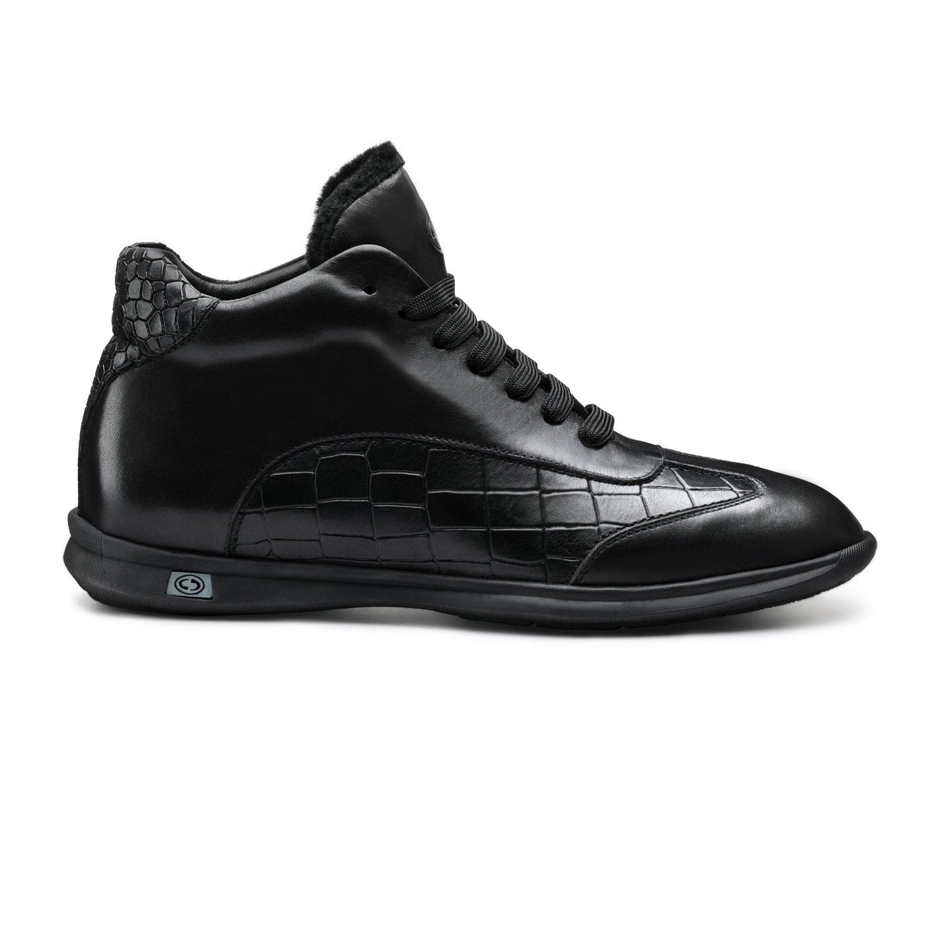 Սև սպորտային կոշիկներ կոկորդիլոսի պրինտով