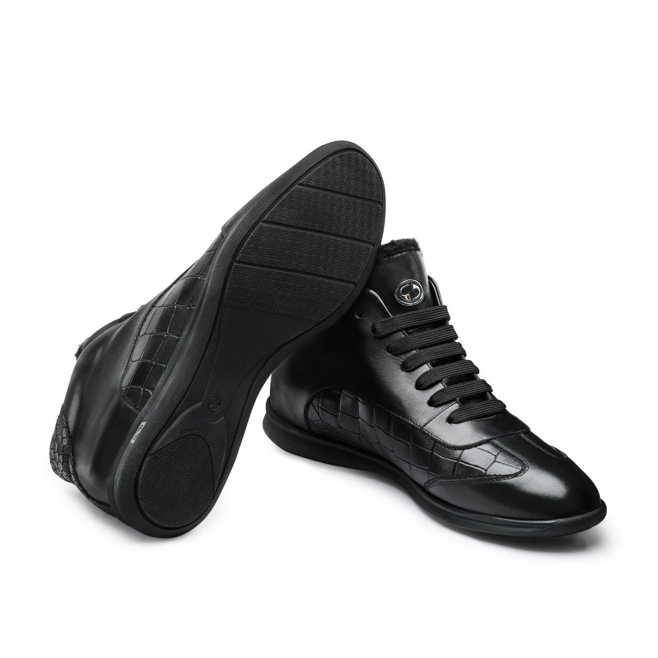 Սև սպորտային կոշիկներ կոկորդիլոսի պրինտով