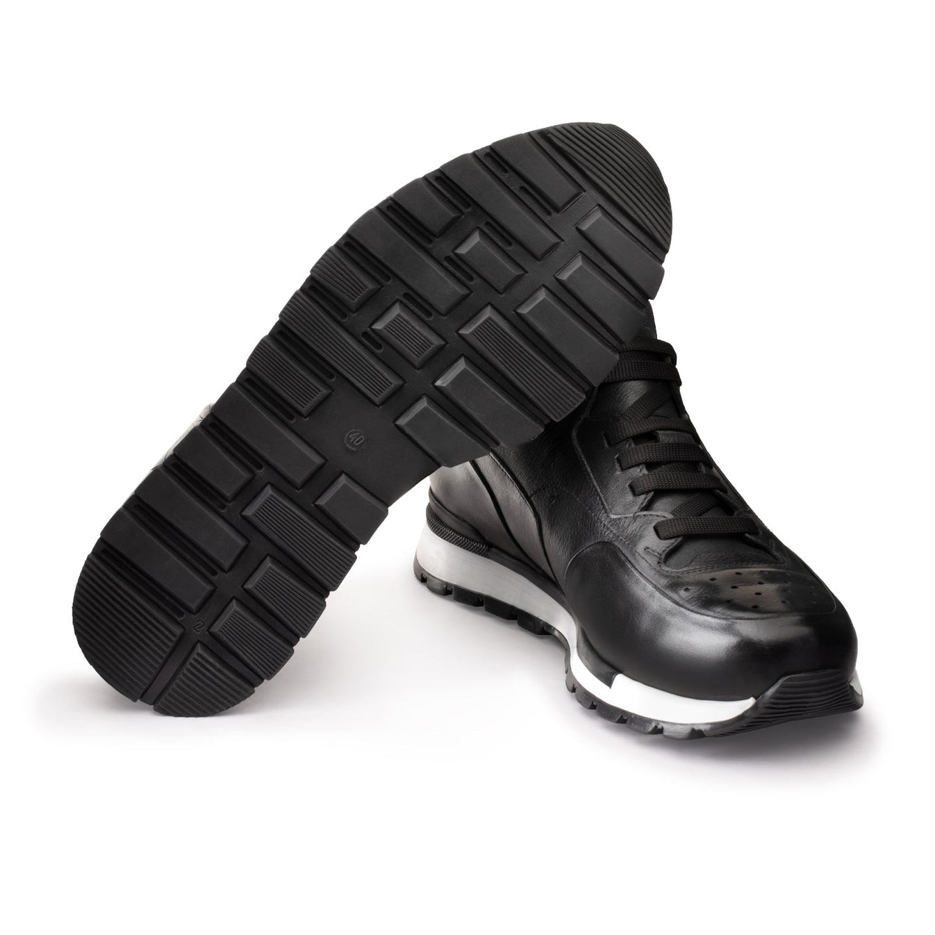 Սև կաշվե կոշիկներ