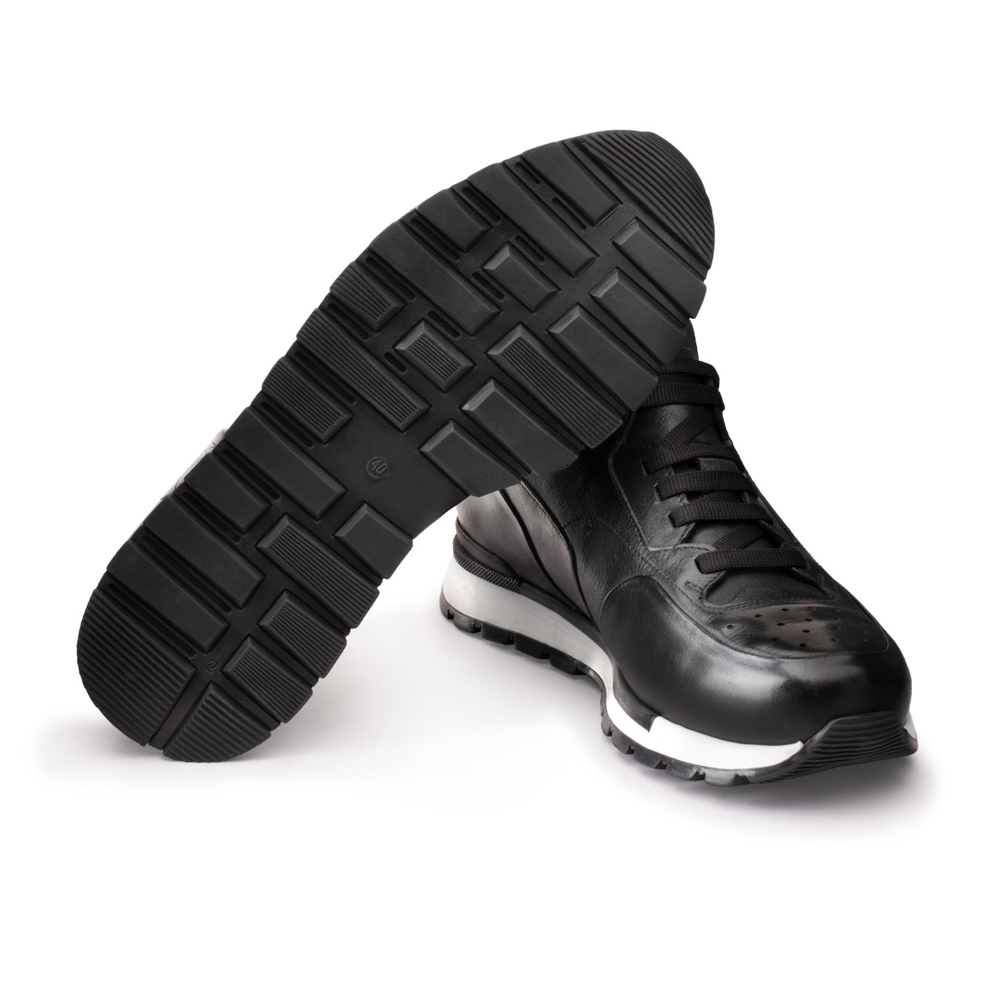 Սև կաշվե կոշիկներ