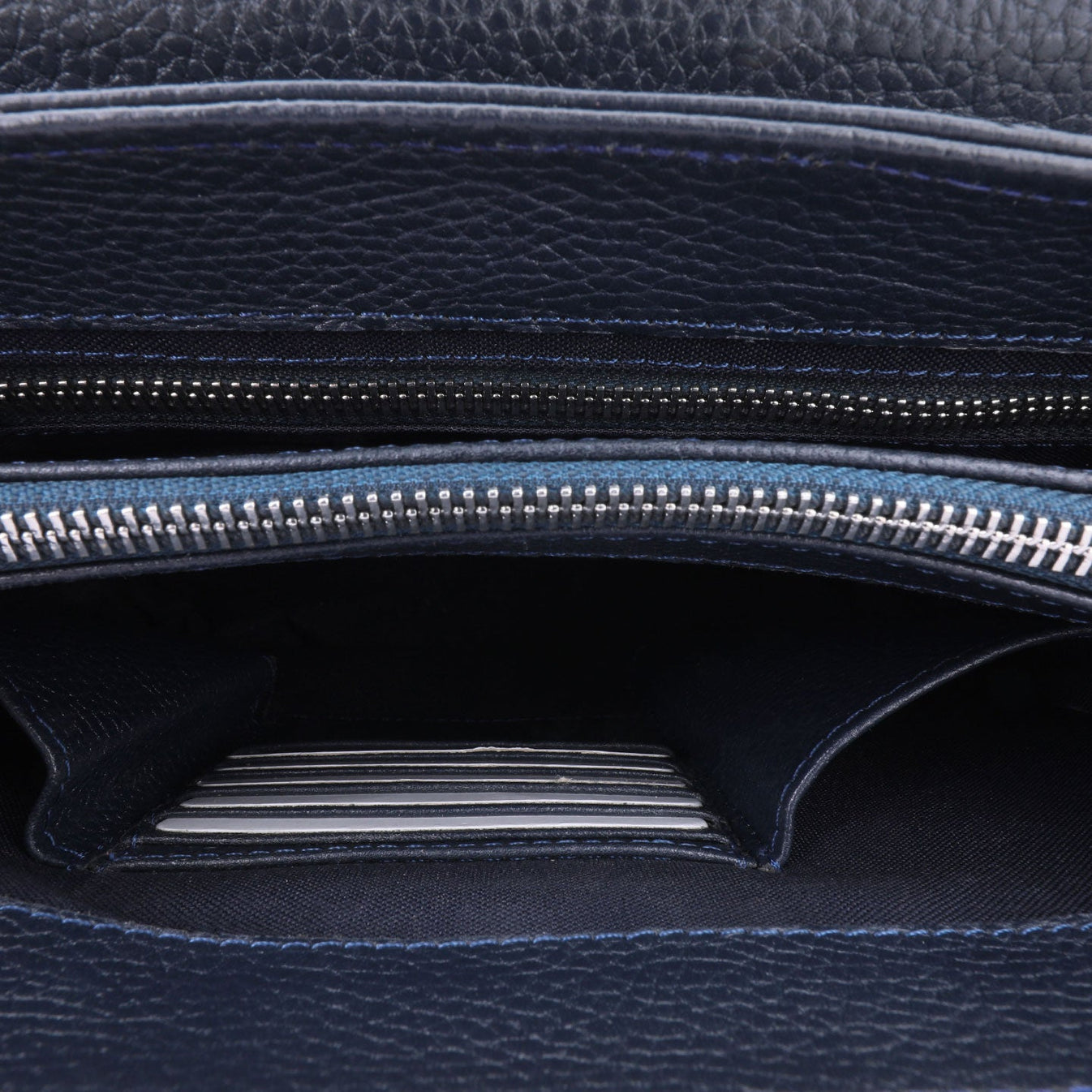 Կապույտ կաշվե պայուսակ