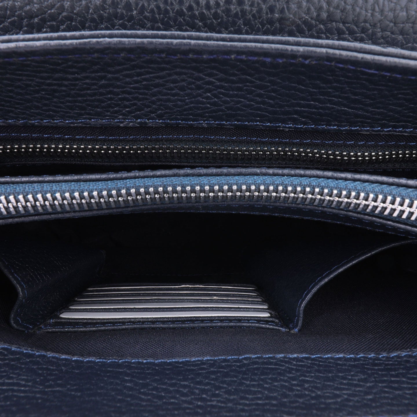 Կապույտ կաշվե պայուսակ