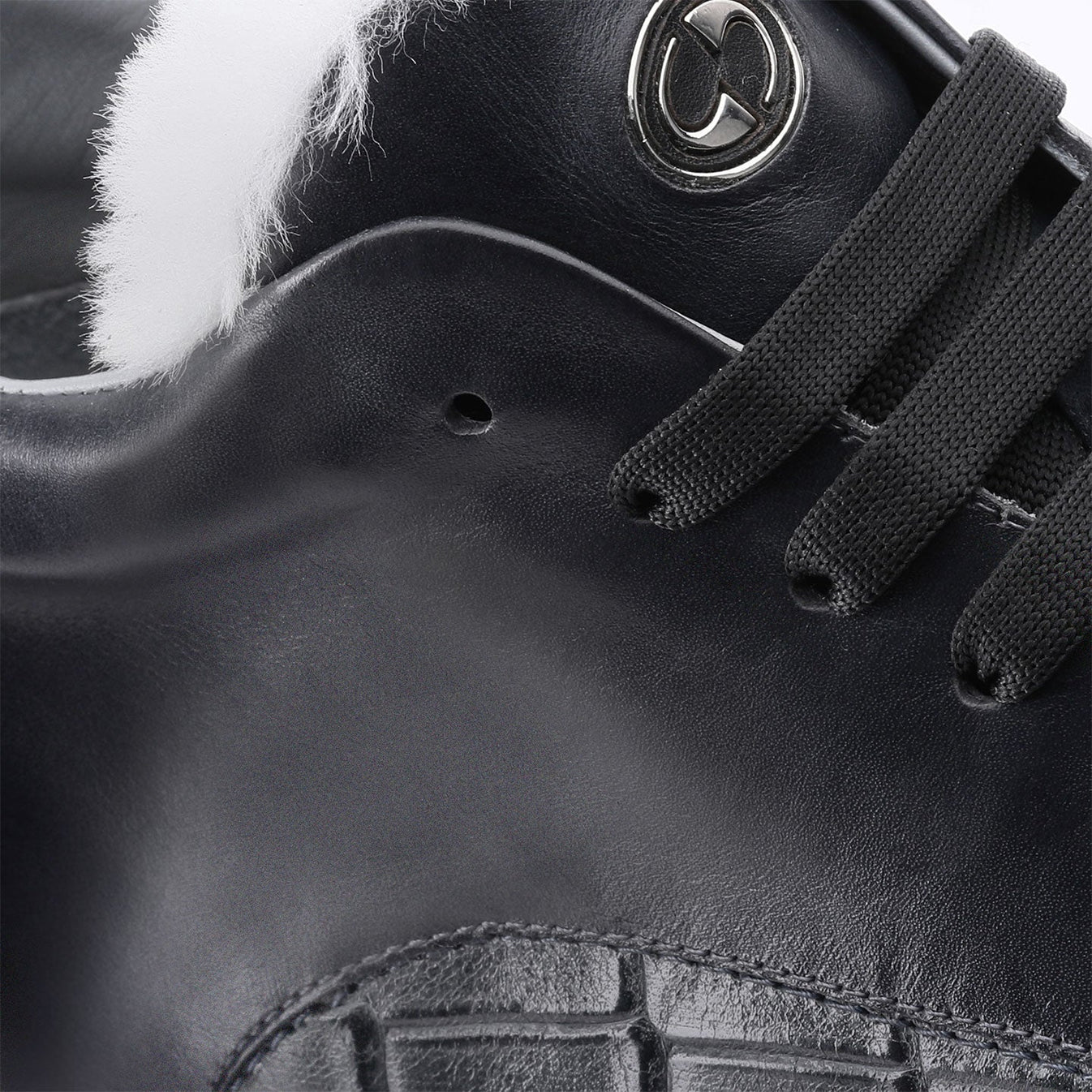 Սև և կանաչ սպորտային կոշիկներ կոկորդիլոսի պրինտով