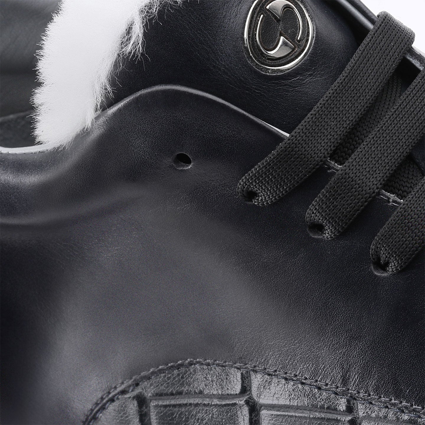 Սև և կանաչ սպորտային կոշիկներ կոկորդիլոսի պրինտով