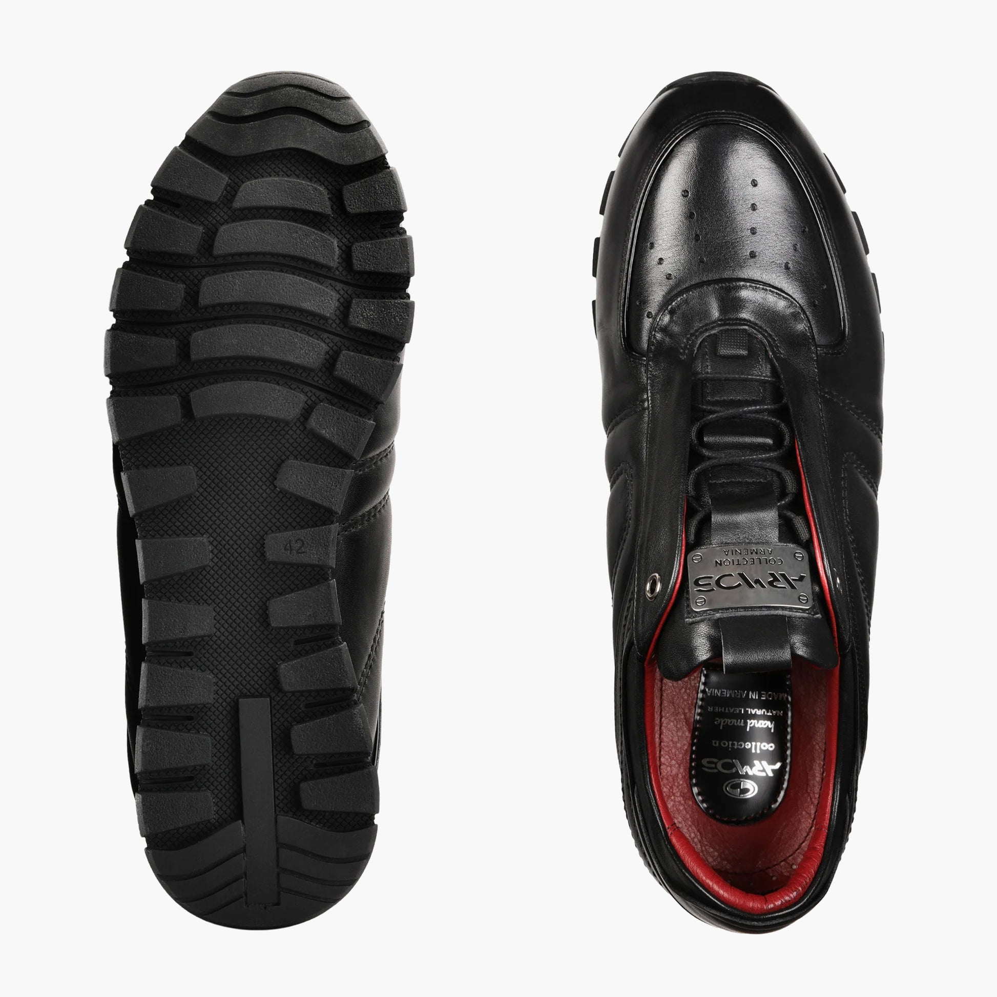 Սև սպորտային կոշիկներ