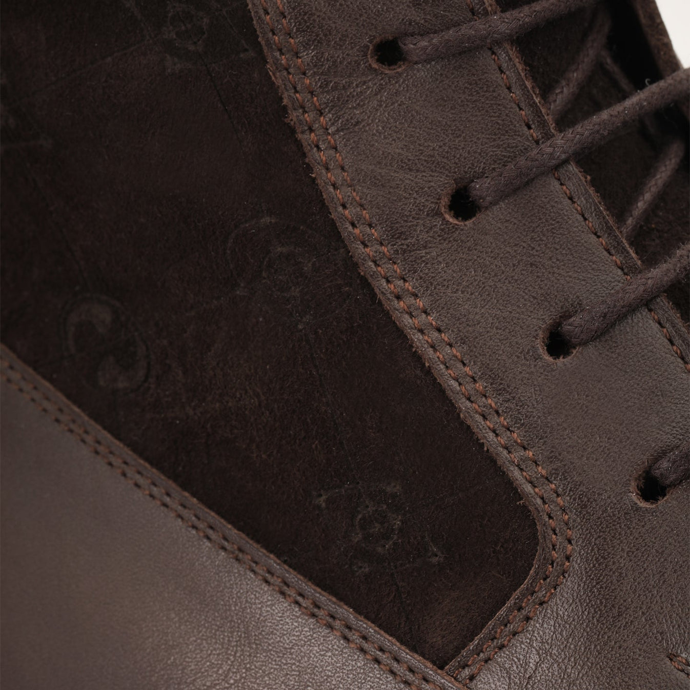 Շագանակագույն երկարաճիտ կոշիկներ մորթիով